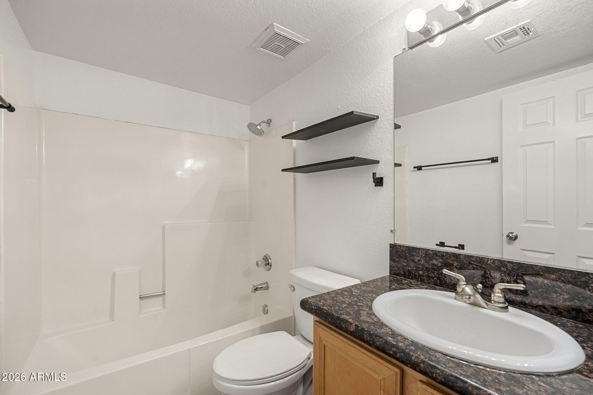 740 W ELM Street 207