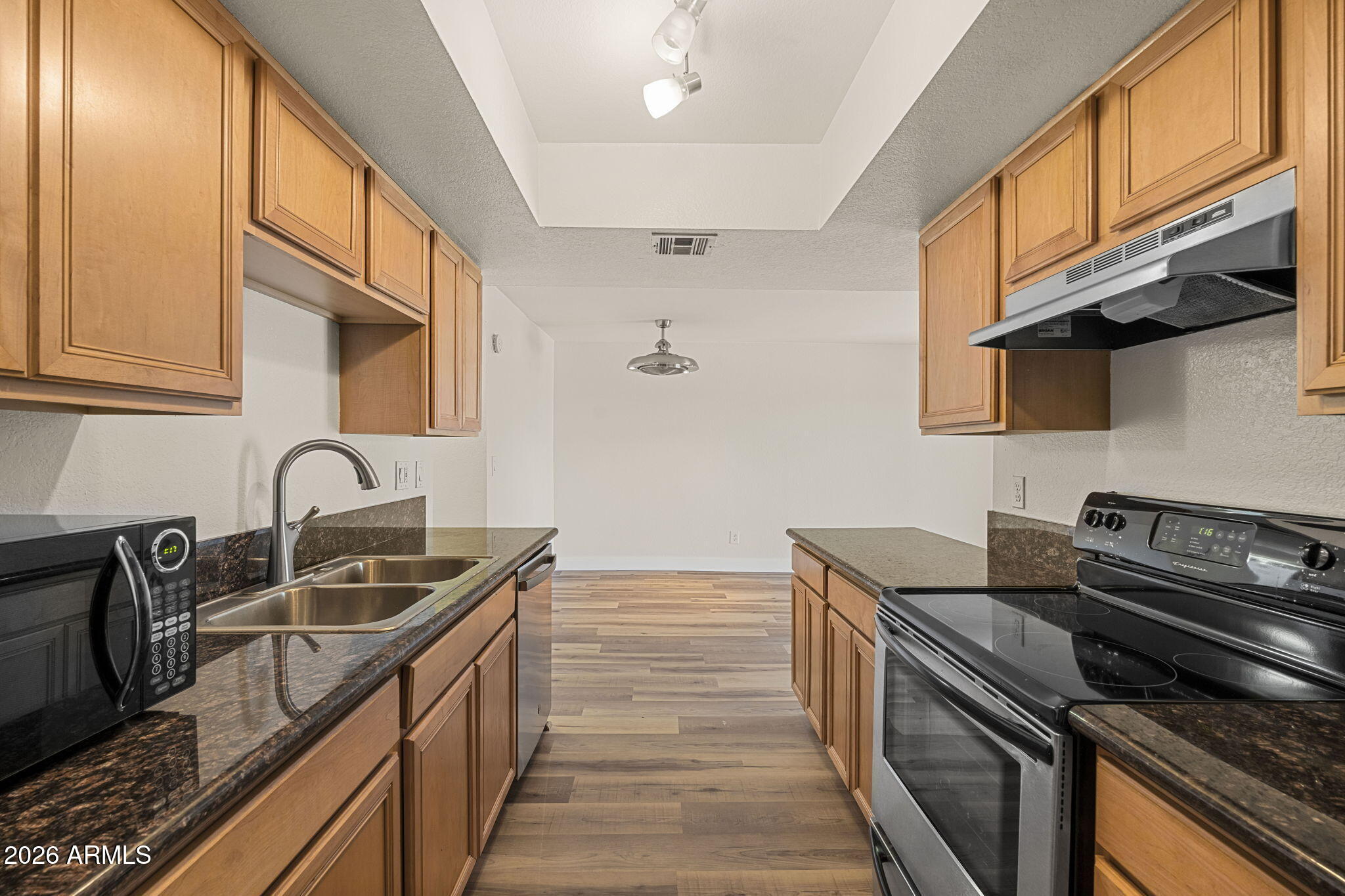 740 W ELM Street 207
