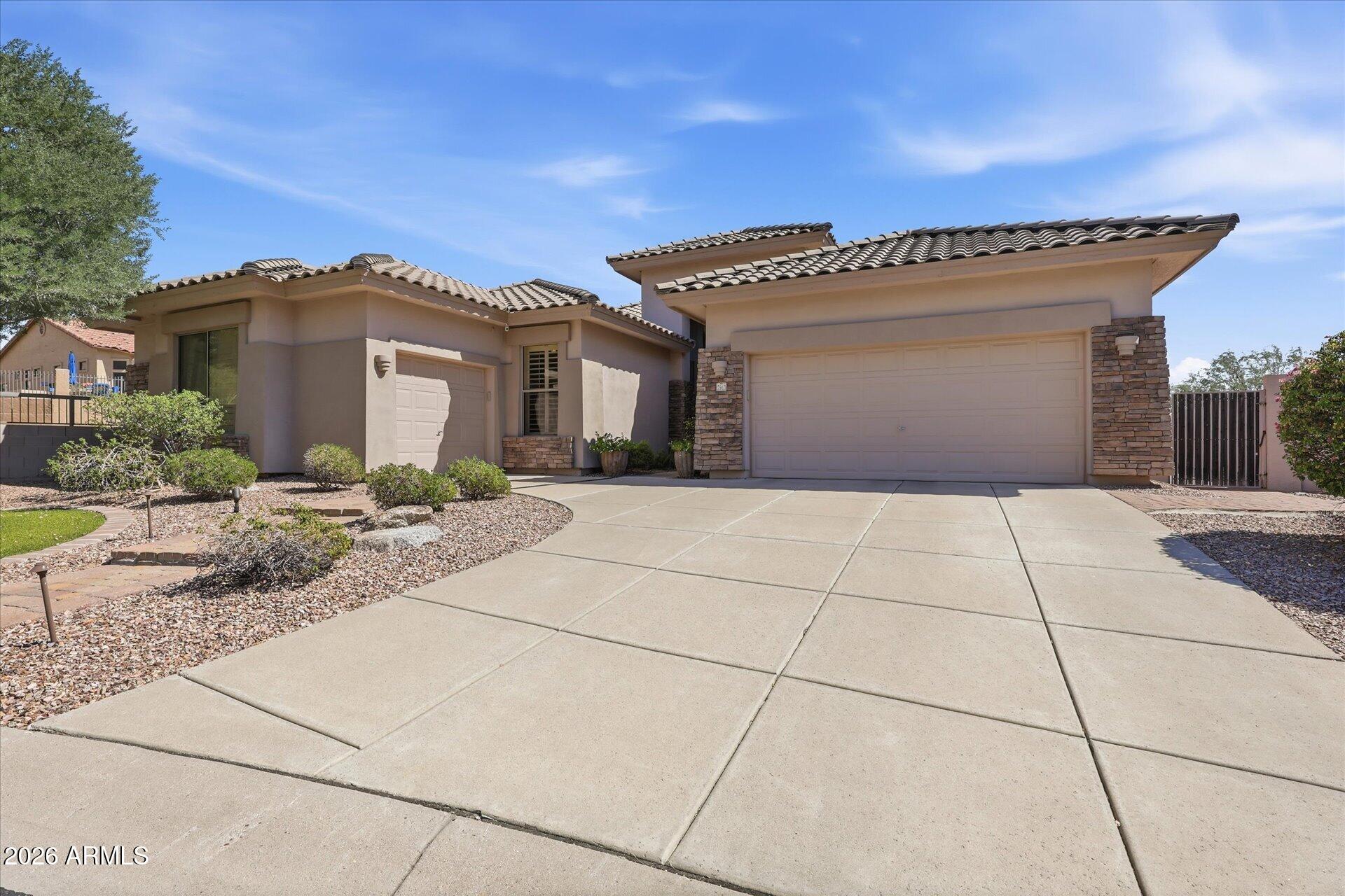 7963 E SUGARLOAF Circle
