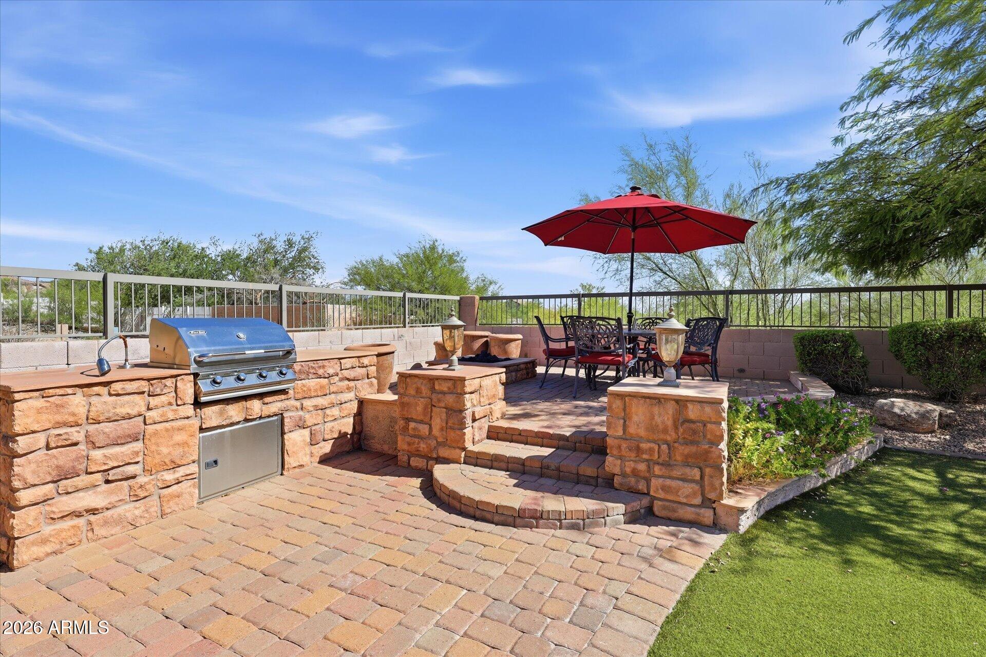 7963 E SUGARLOAF Circle