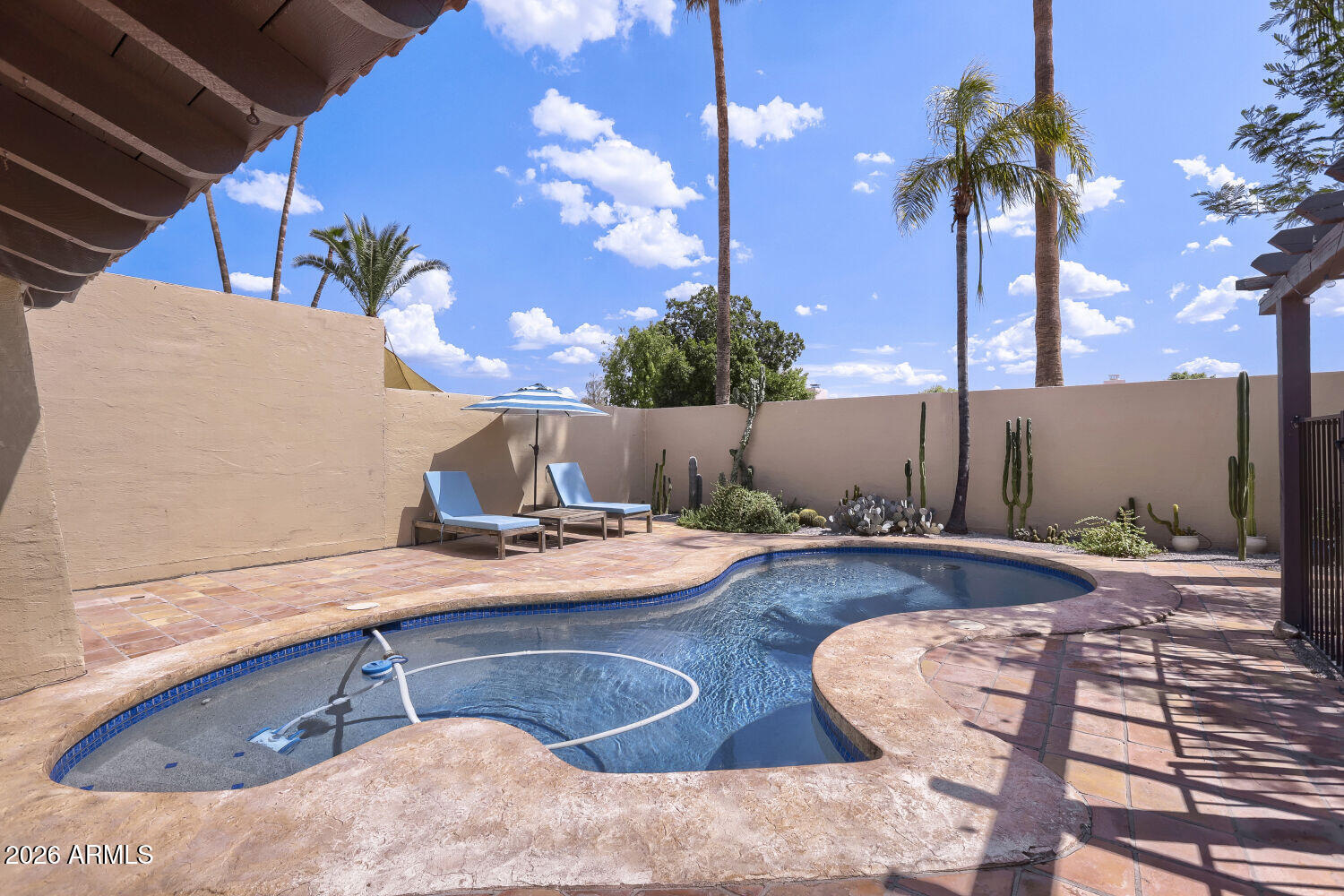 2022 E BALBOA Drive