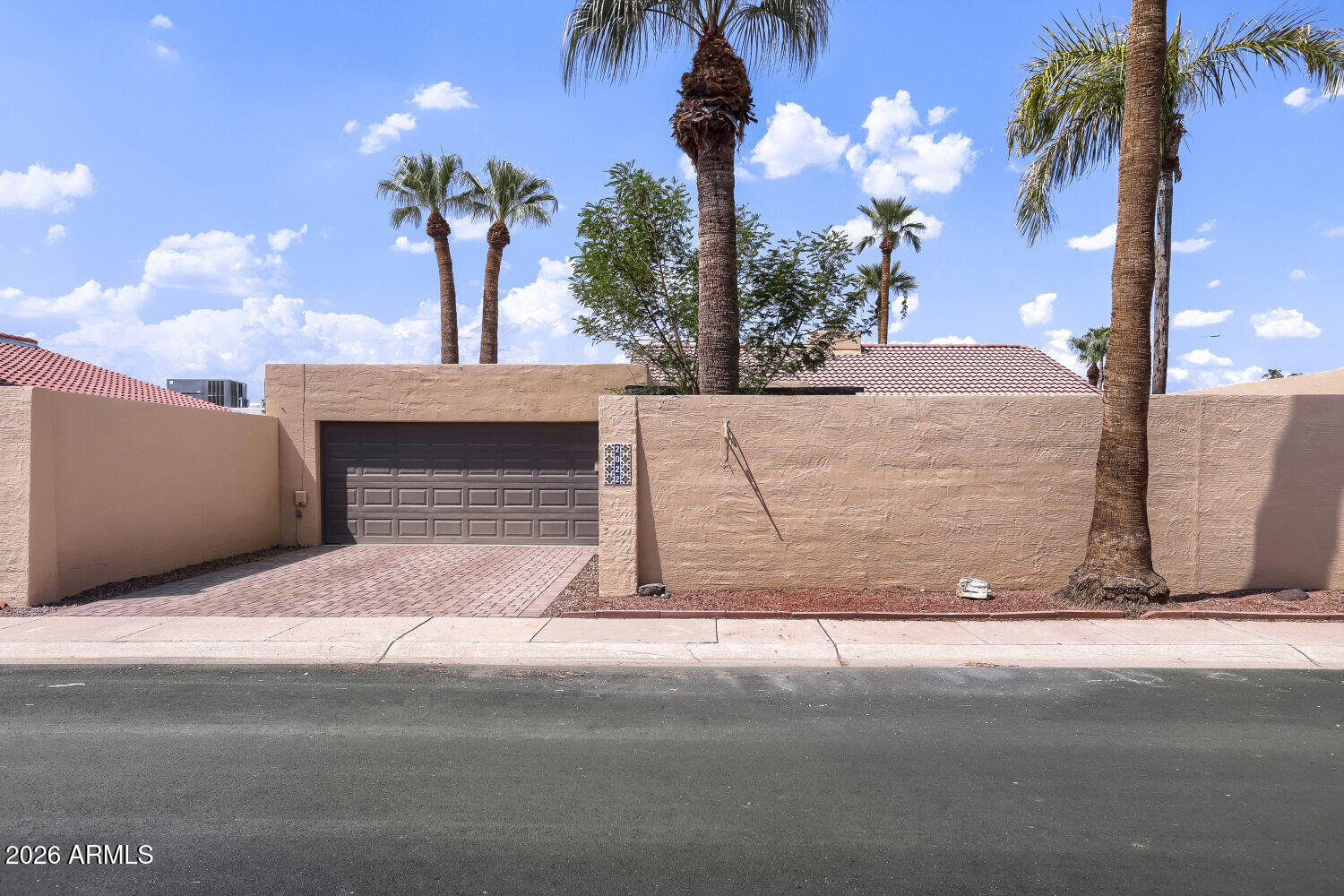 2022 E BALBOA Drive