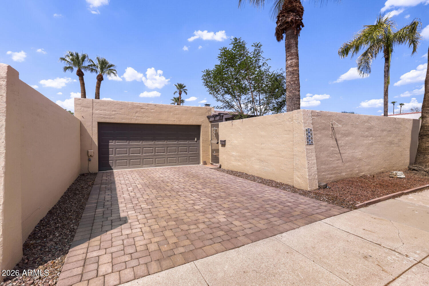 2022 E BALBOA Drive