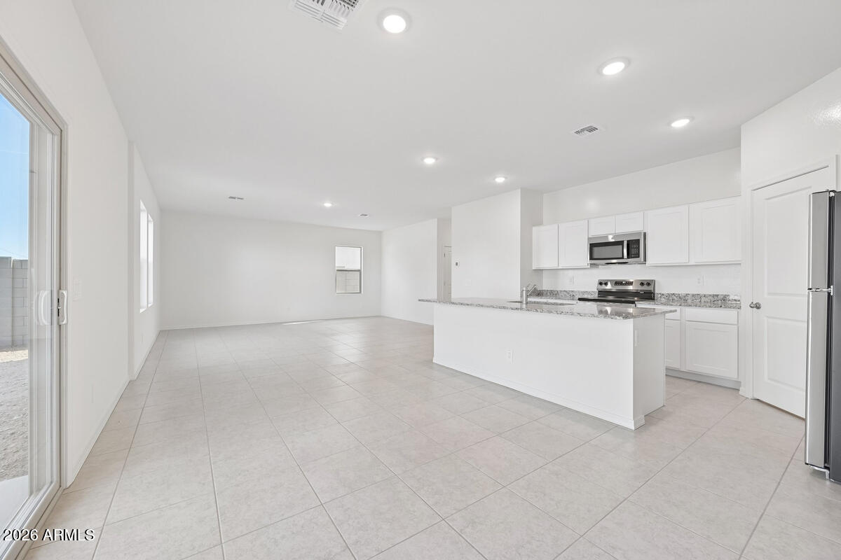 5899 E HORNBLENDE Way