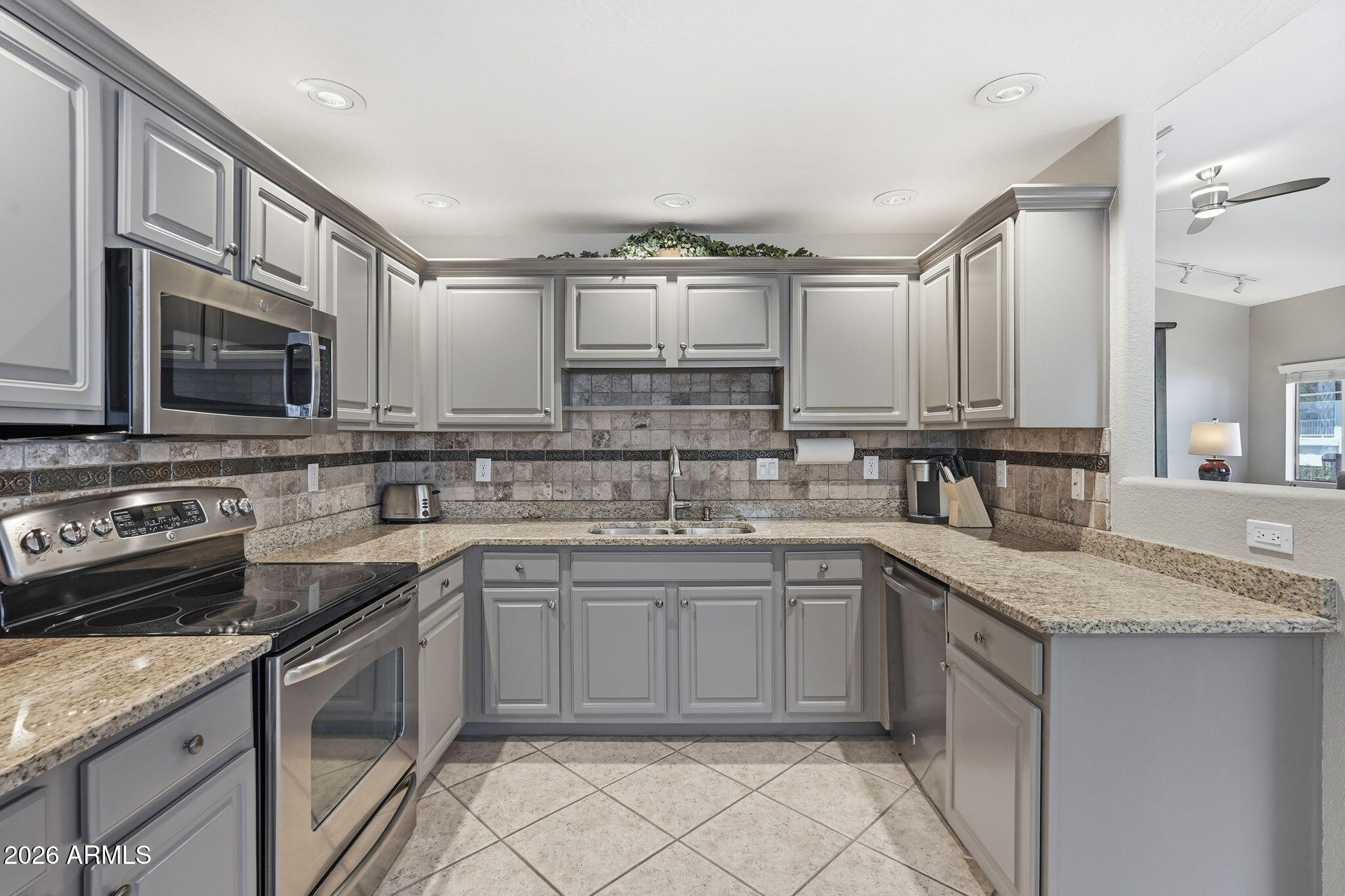 9455 E RAINTREE Drive 2039