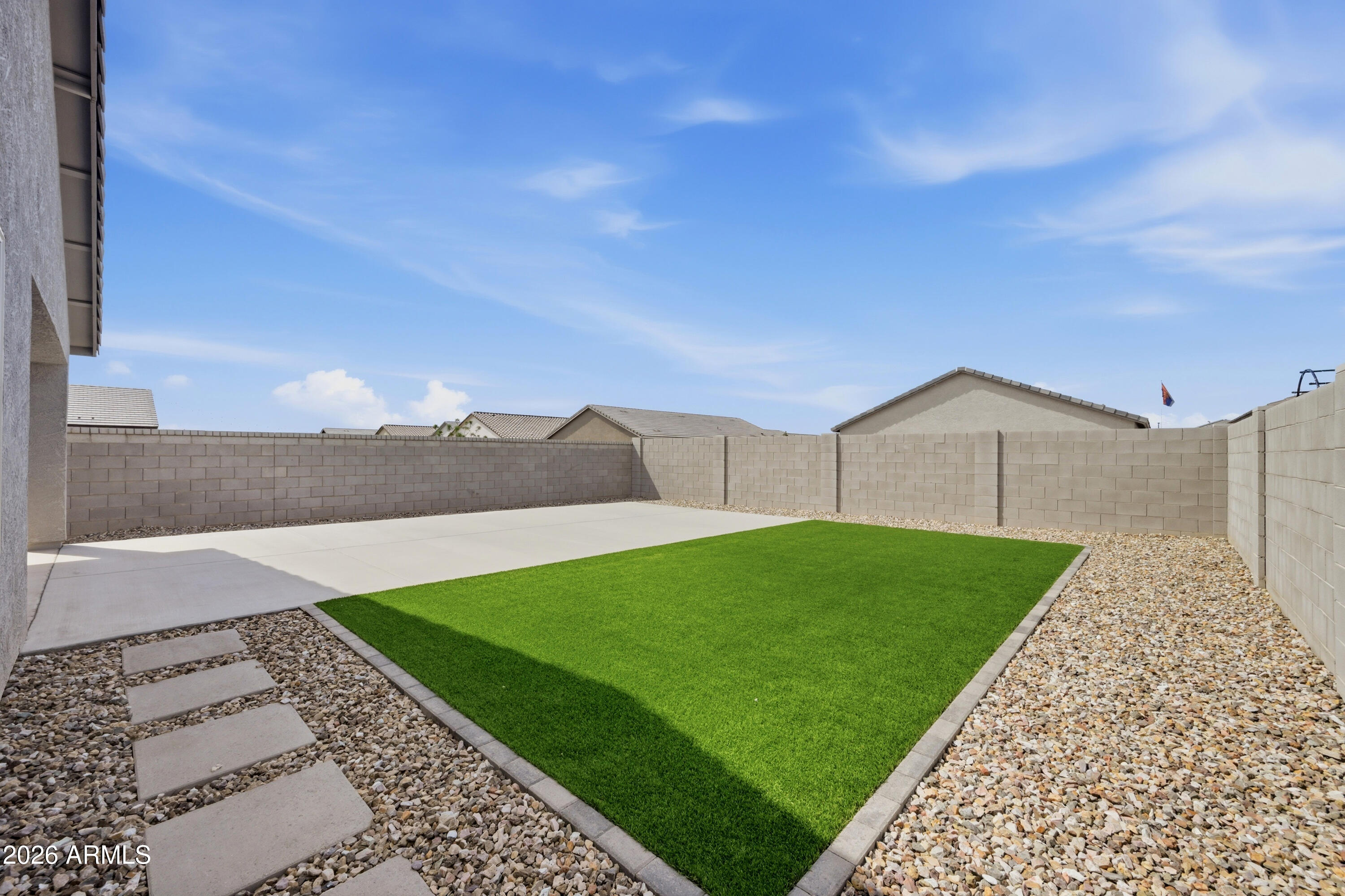 2022 E NEW BONNET Lane