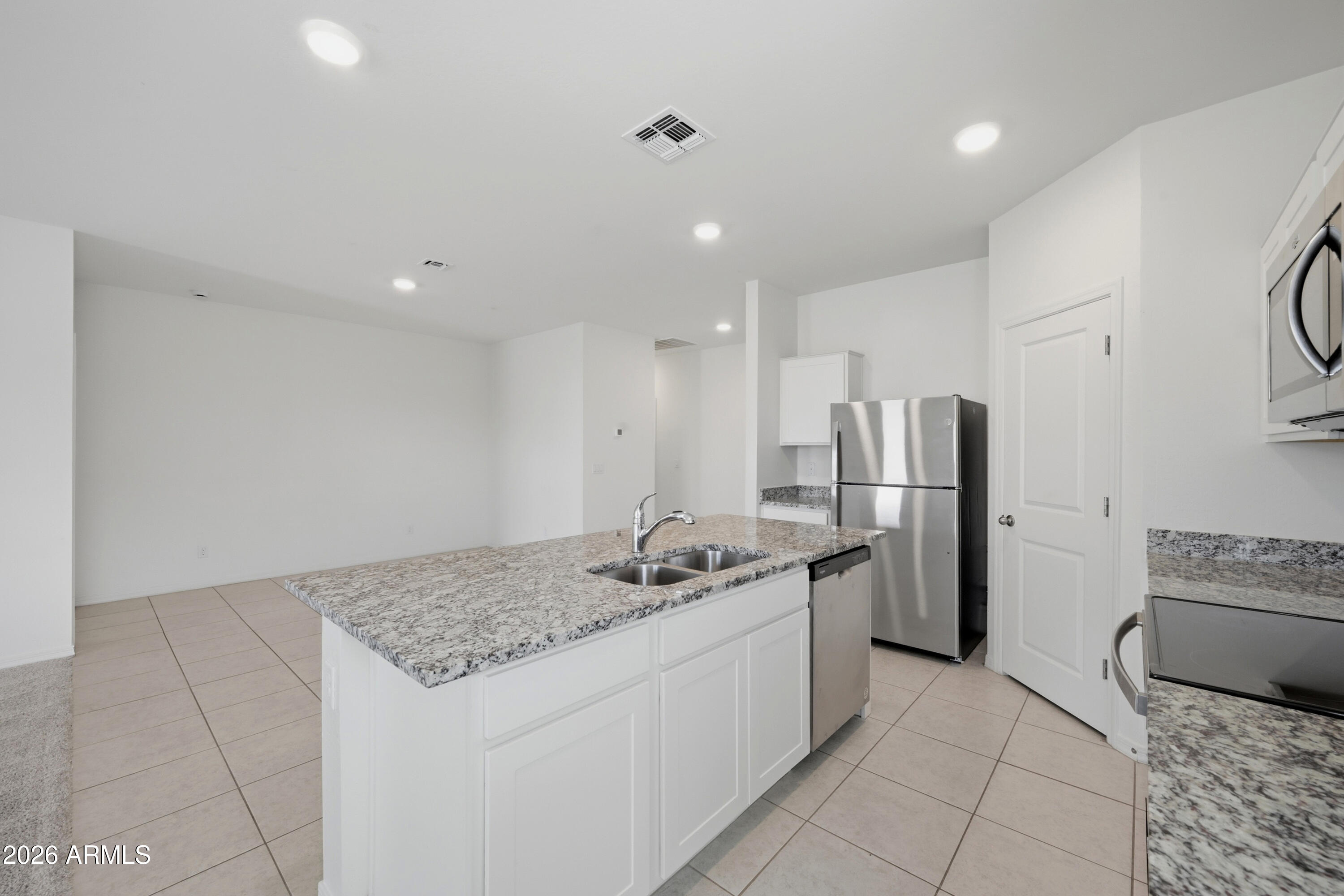 2022 E NEW BONNET Lane