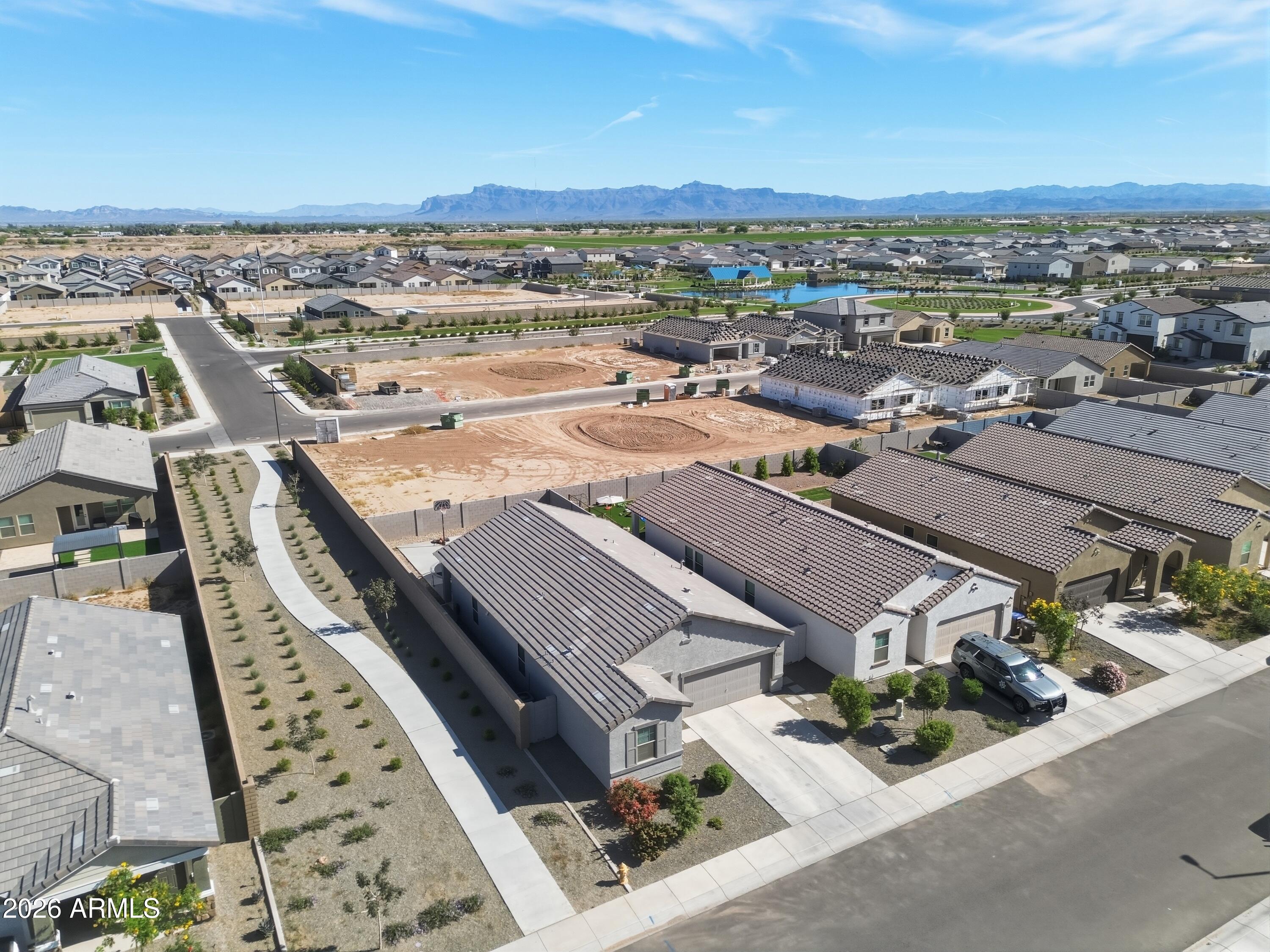 2022 E NEW BONNET Lane