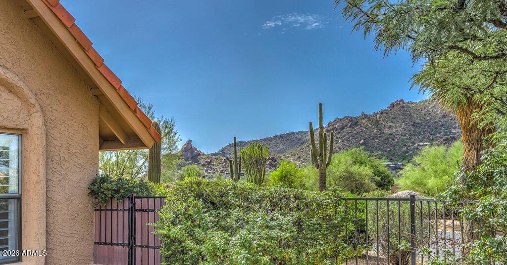 2044 E SMOKETREE Drive