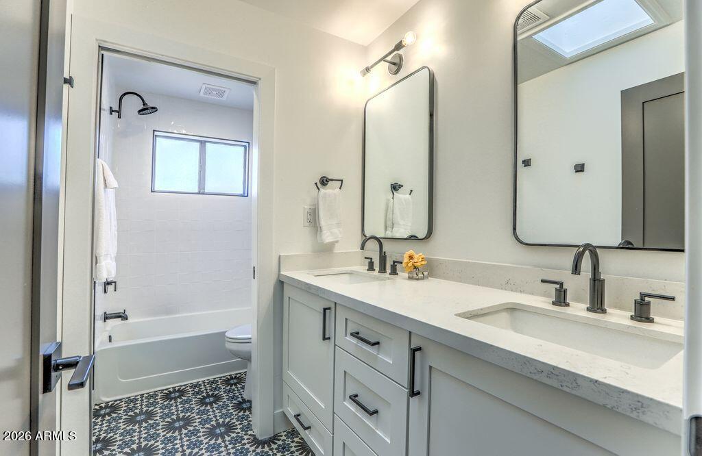2044 E SMOKETREE Drive