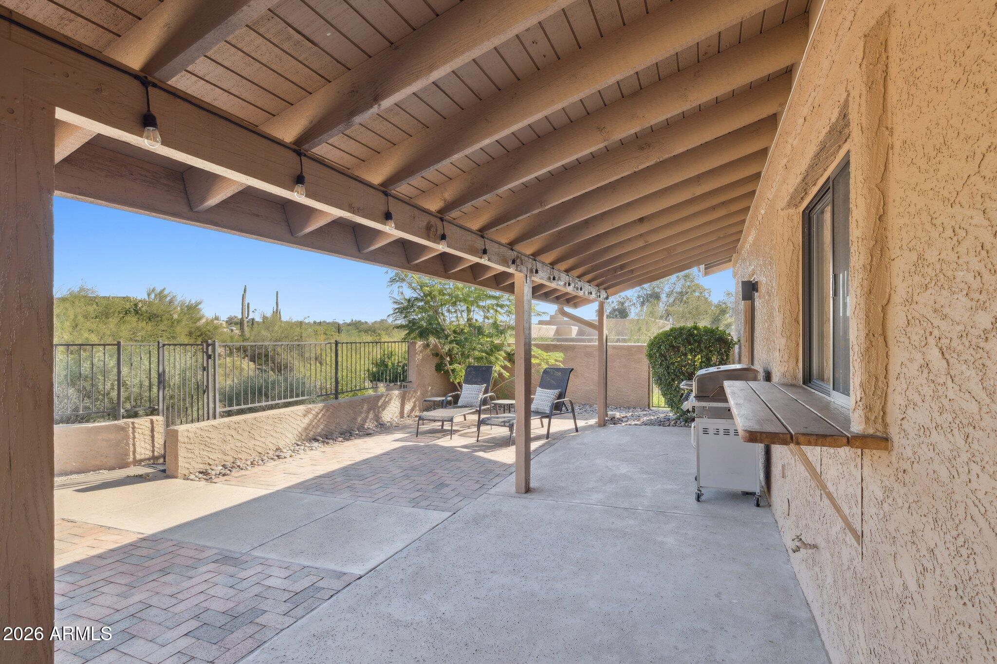 2044 E SMOKETREE Drive
