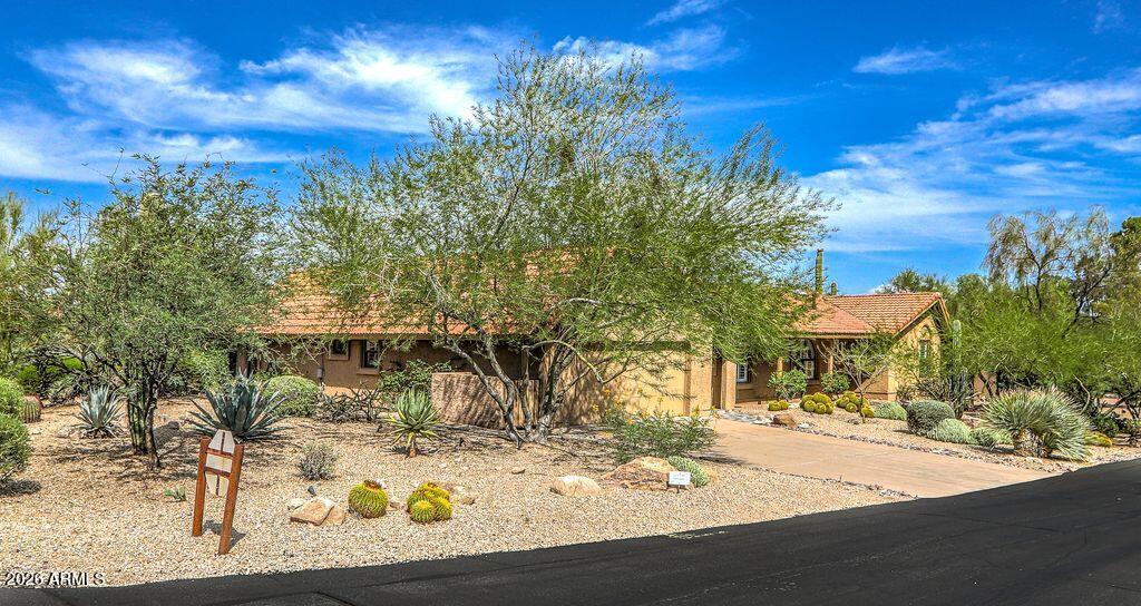 2044 E SMOKETREE Drive