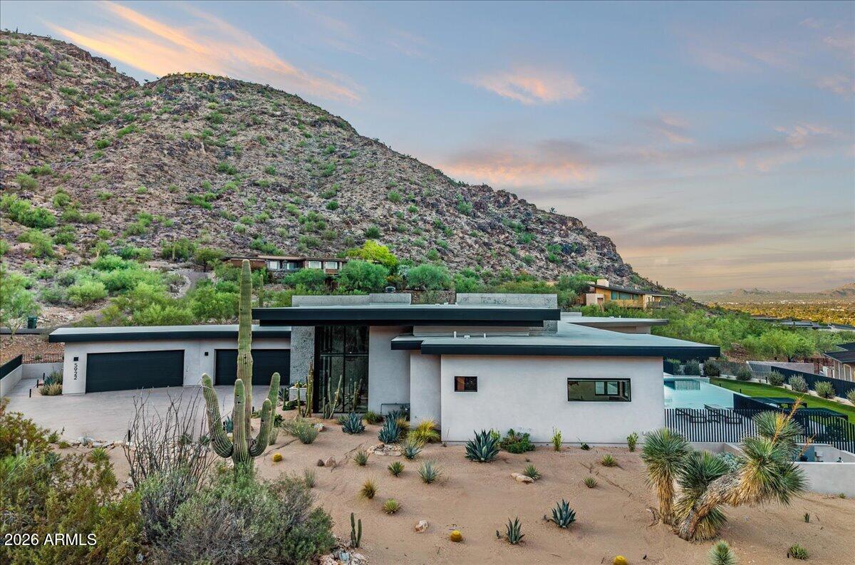 5922 E CHENEY Drive