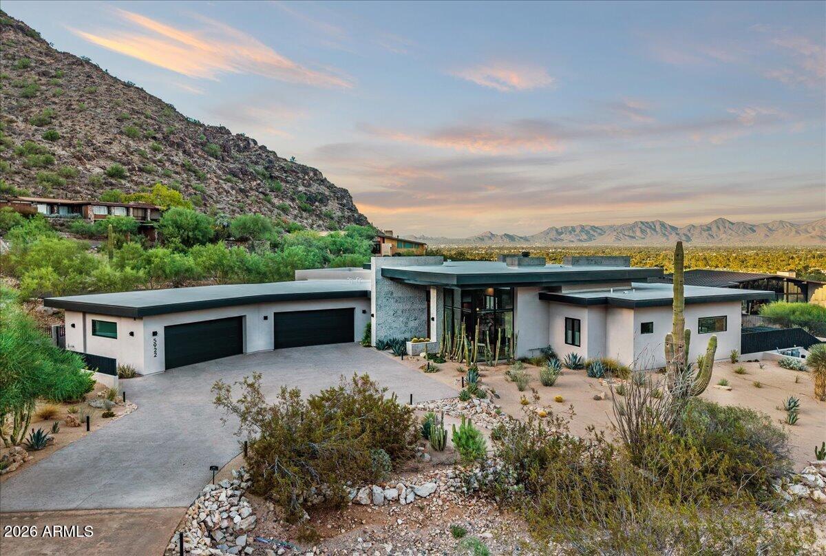5922 E CHENEY Drive