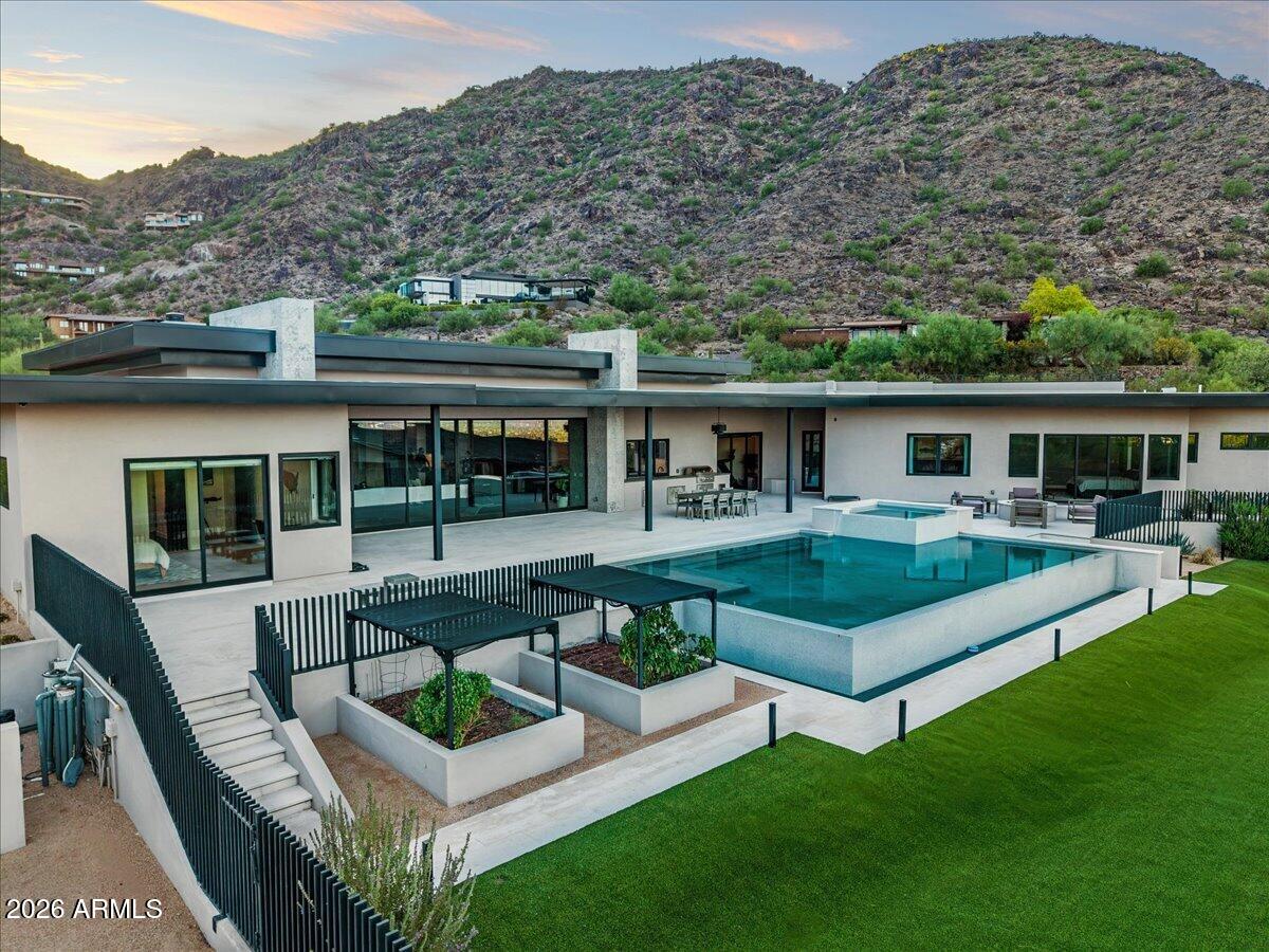 5922 E CHENEY Drive
