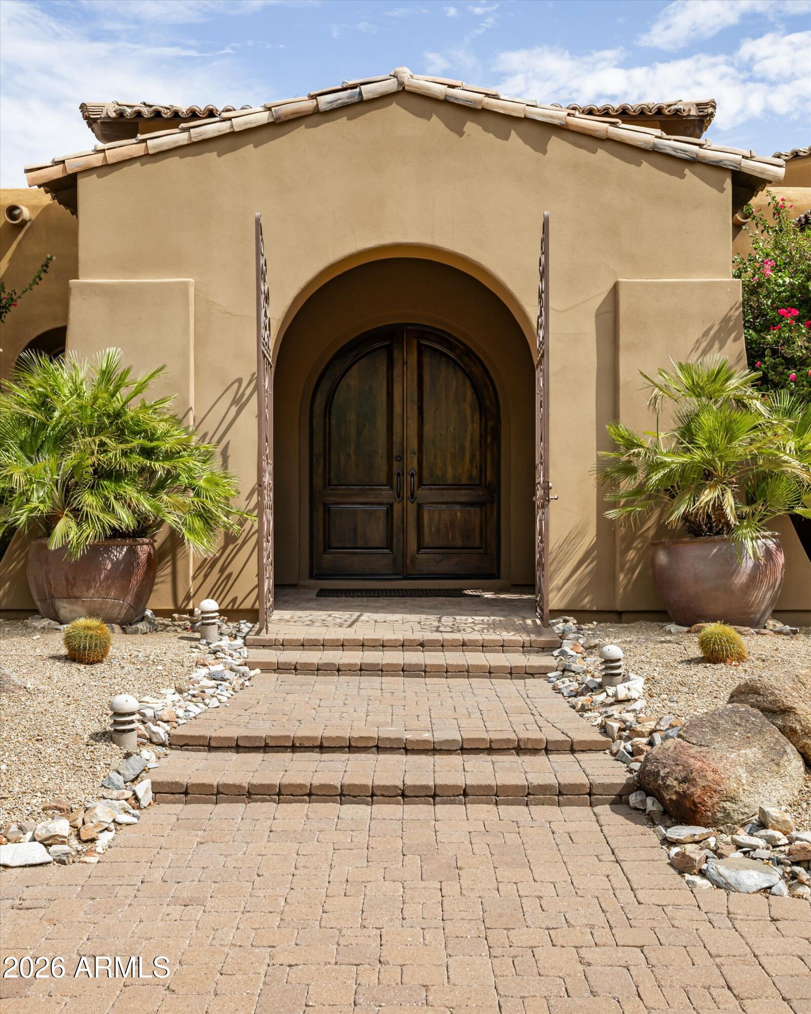 10304 E FOOTHILLS Drive