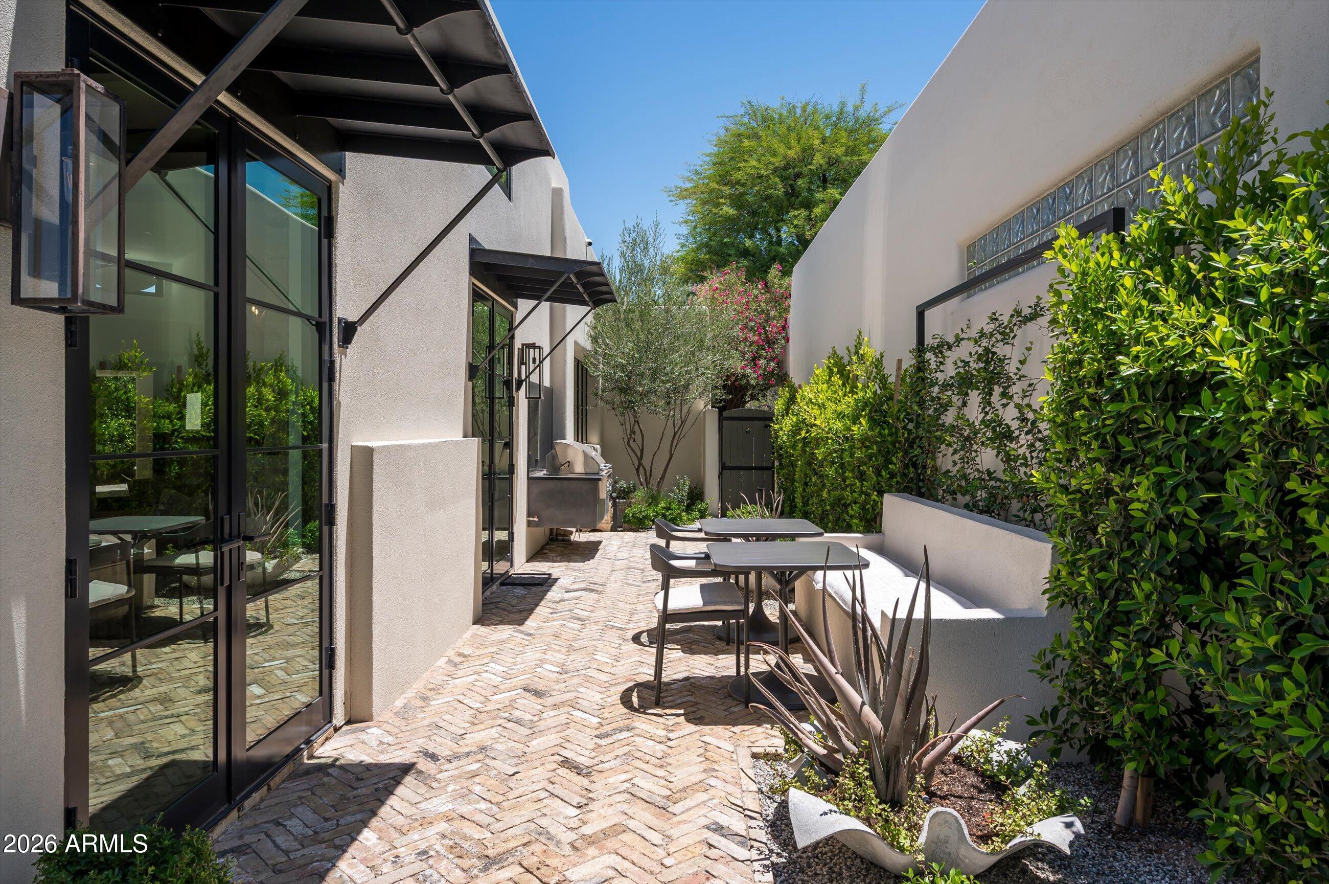 5101 N CASA BLANCA Drive 305