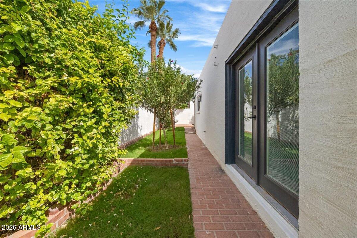 2018 E BALBOA Drive