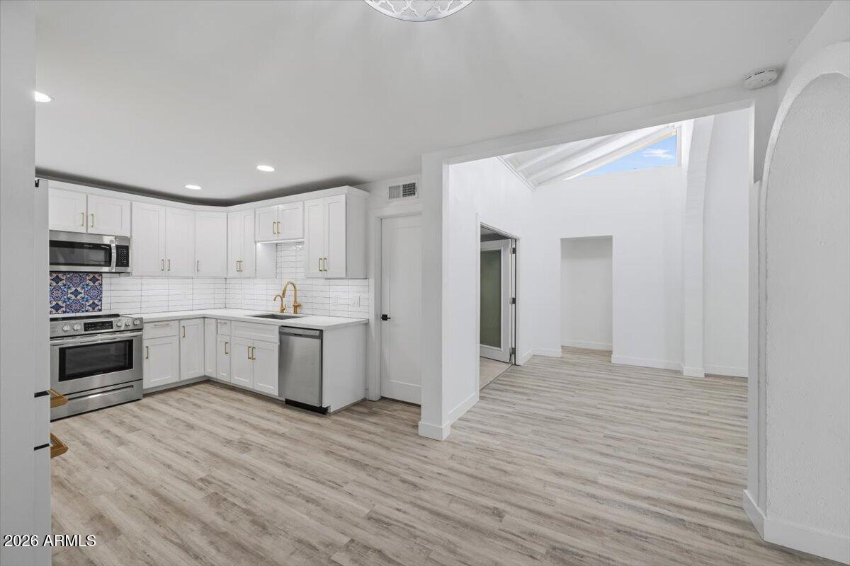 2018 E BALBOA Drive