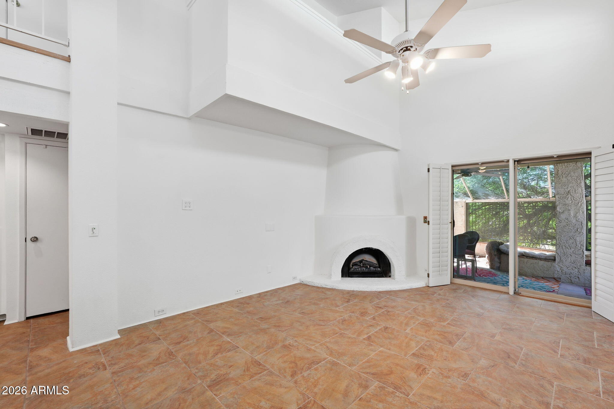 1915 E LINGER Lane
