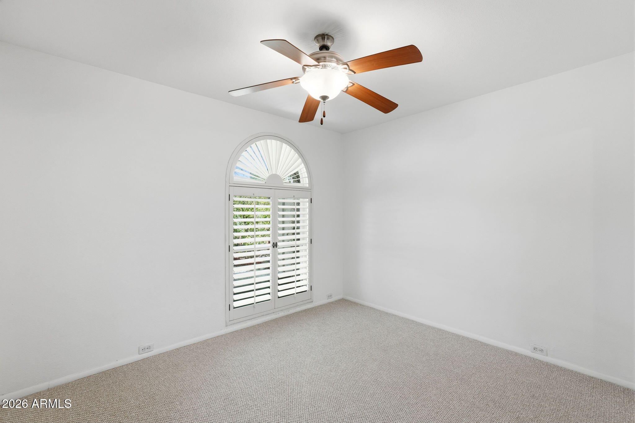 1915 E LINGER Lane