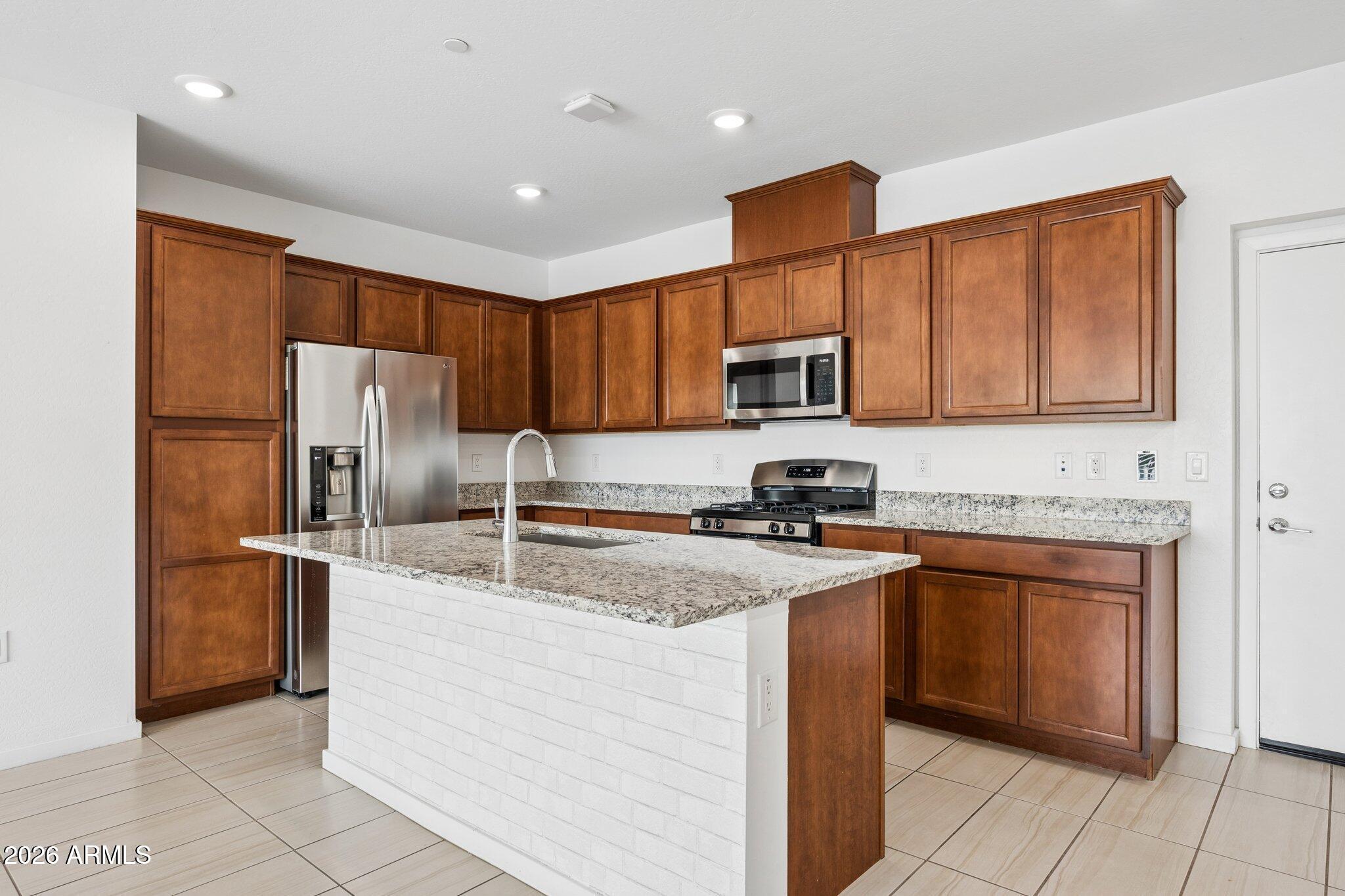 760 E DORAL Avenue 101