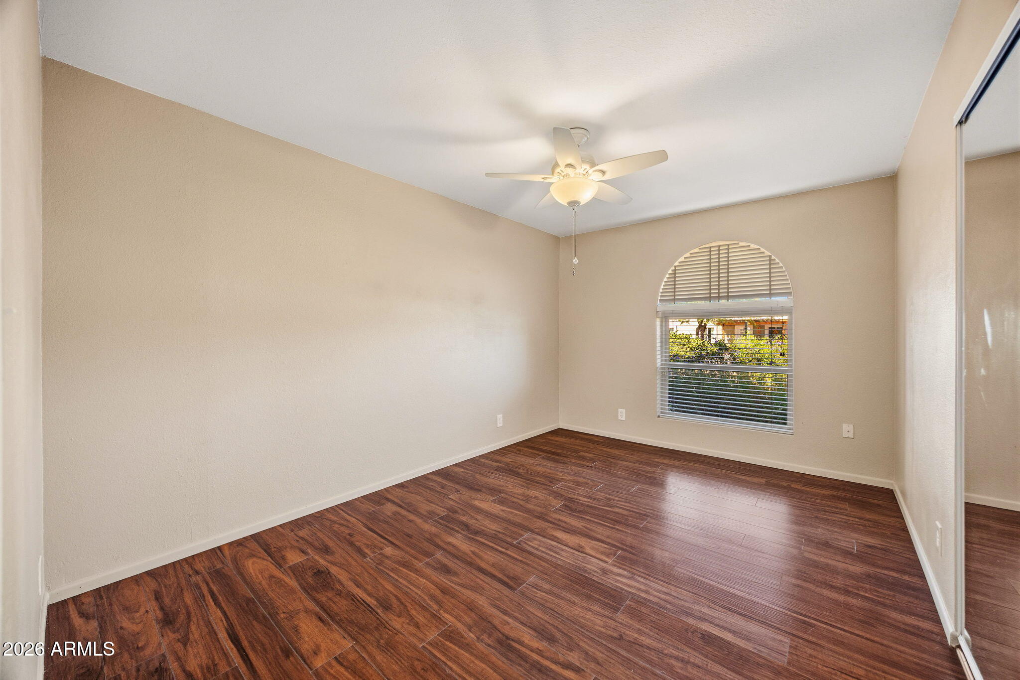 2543 E MERCER Lane