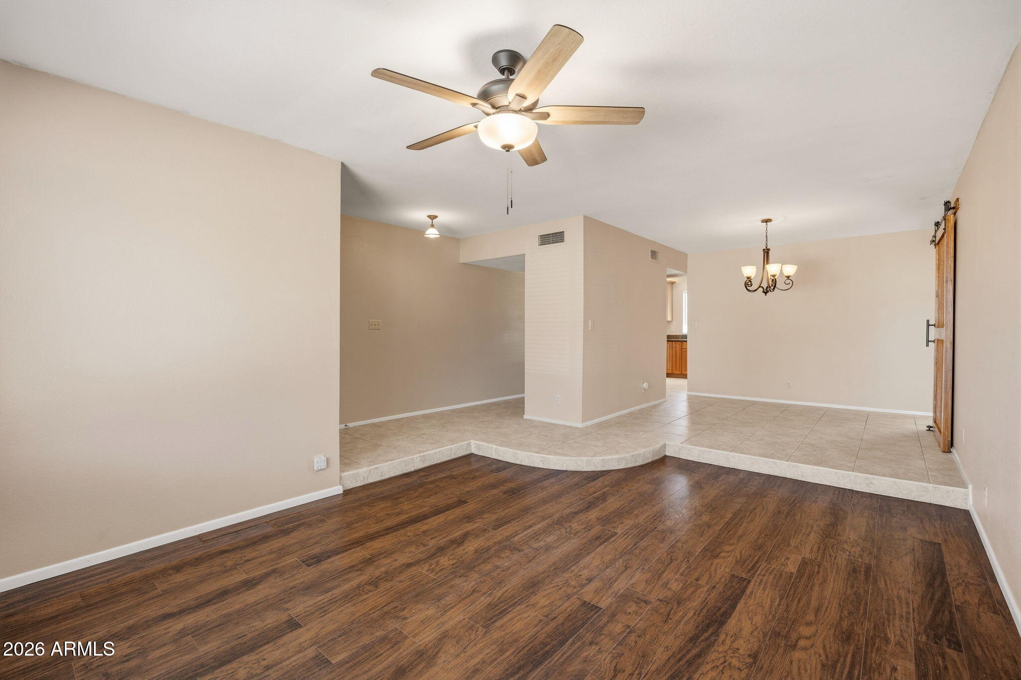 2543 E MERCER Lane