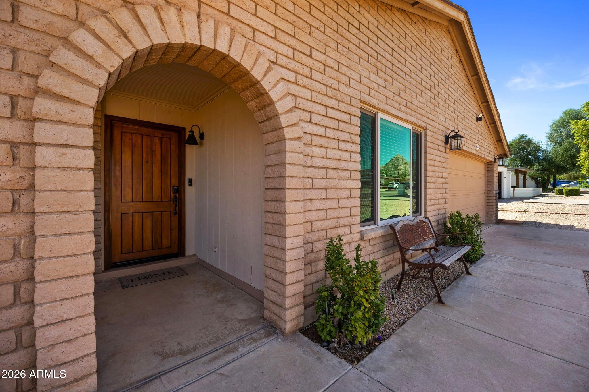 2543 E MERCER Lane