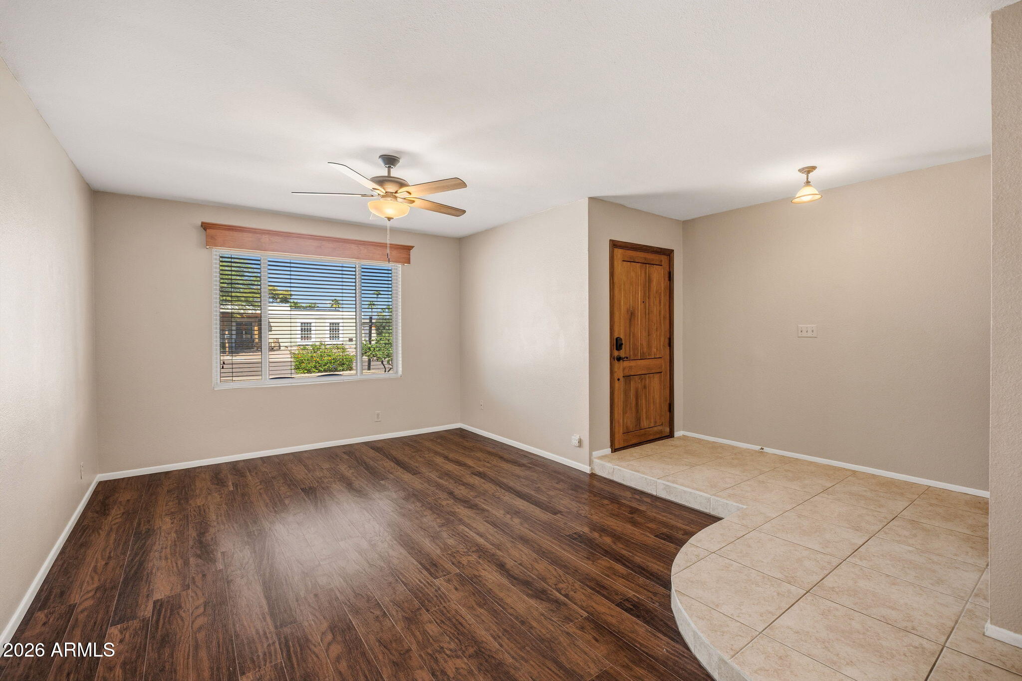 2543 E MERCER Lane