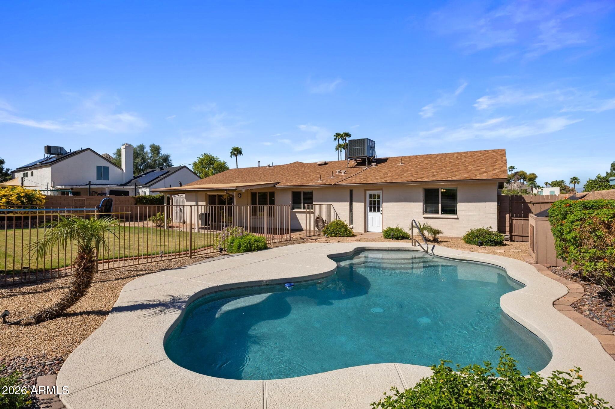 2543 E MERCER Lane