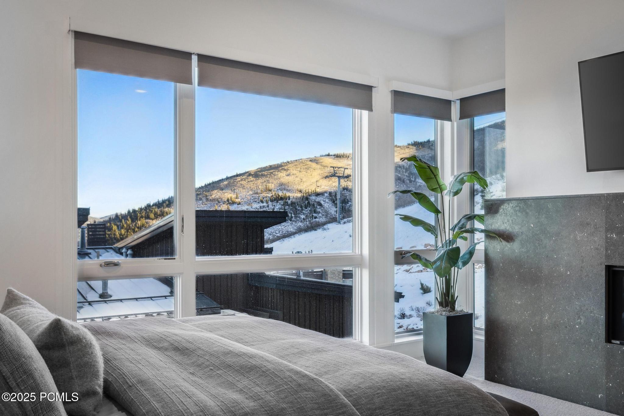 2752 W High Mountain Road, 203