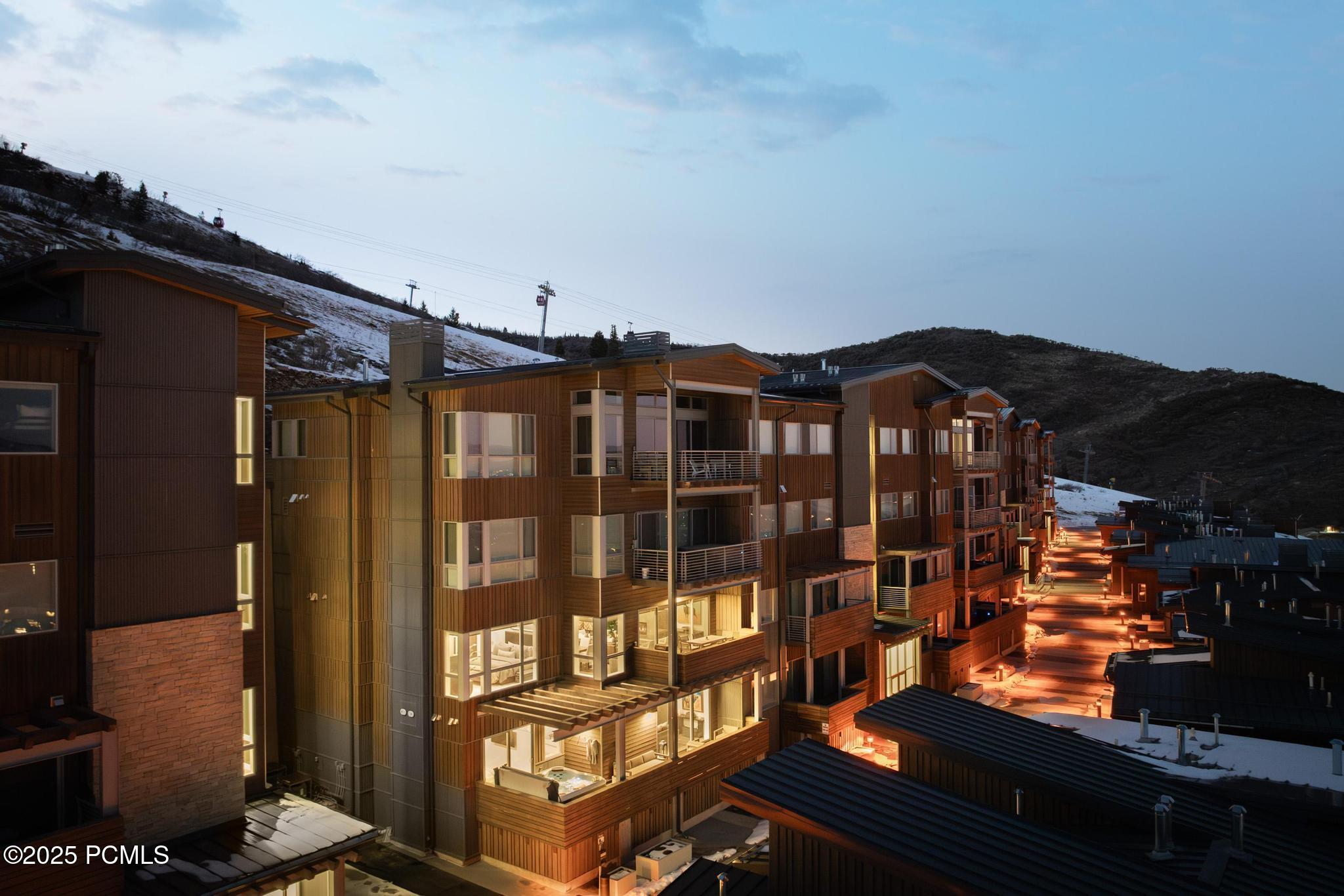 2752 W High Mountain Road, 203