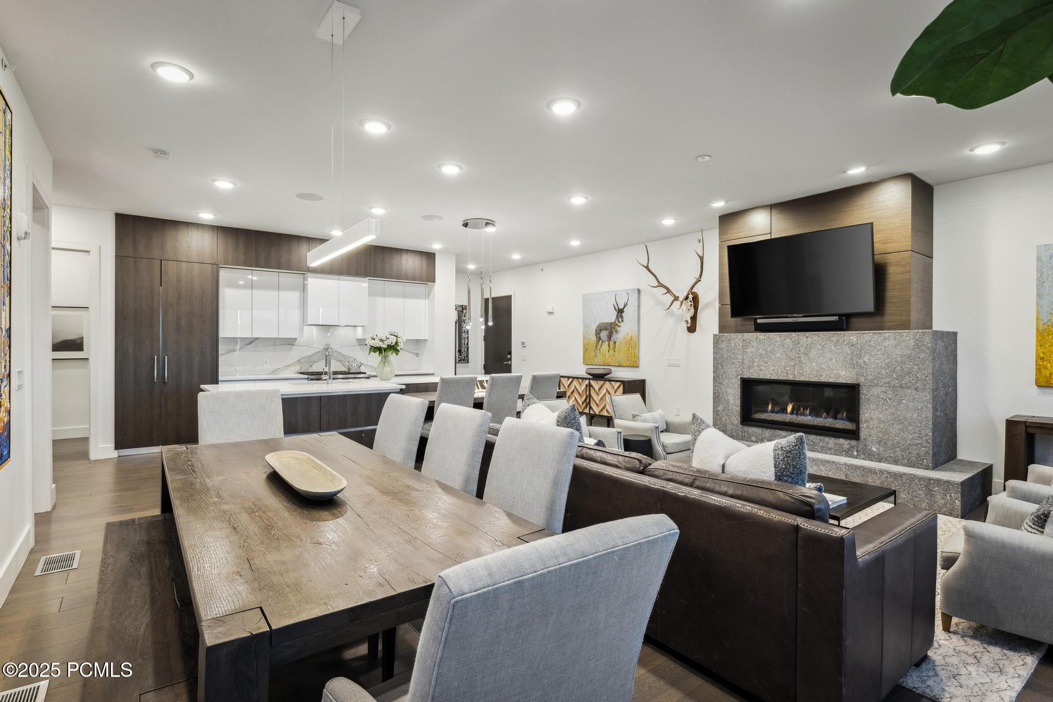 2752 W High Mountain Road, 203