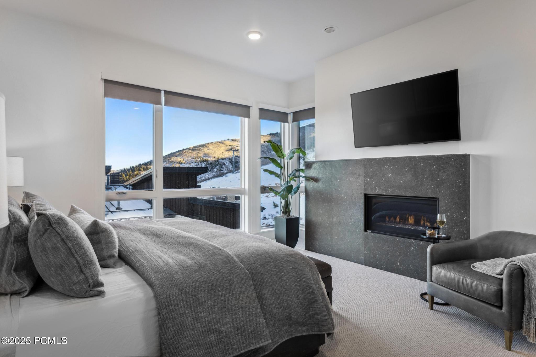 2752 W High Mountain Road, 203