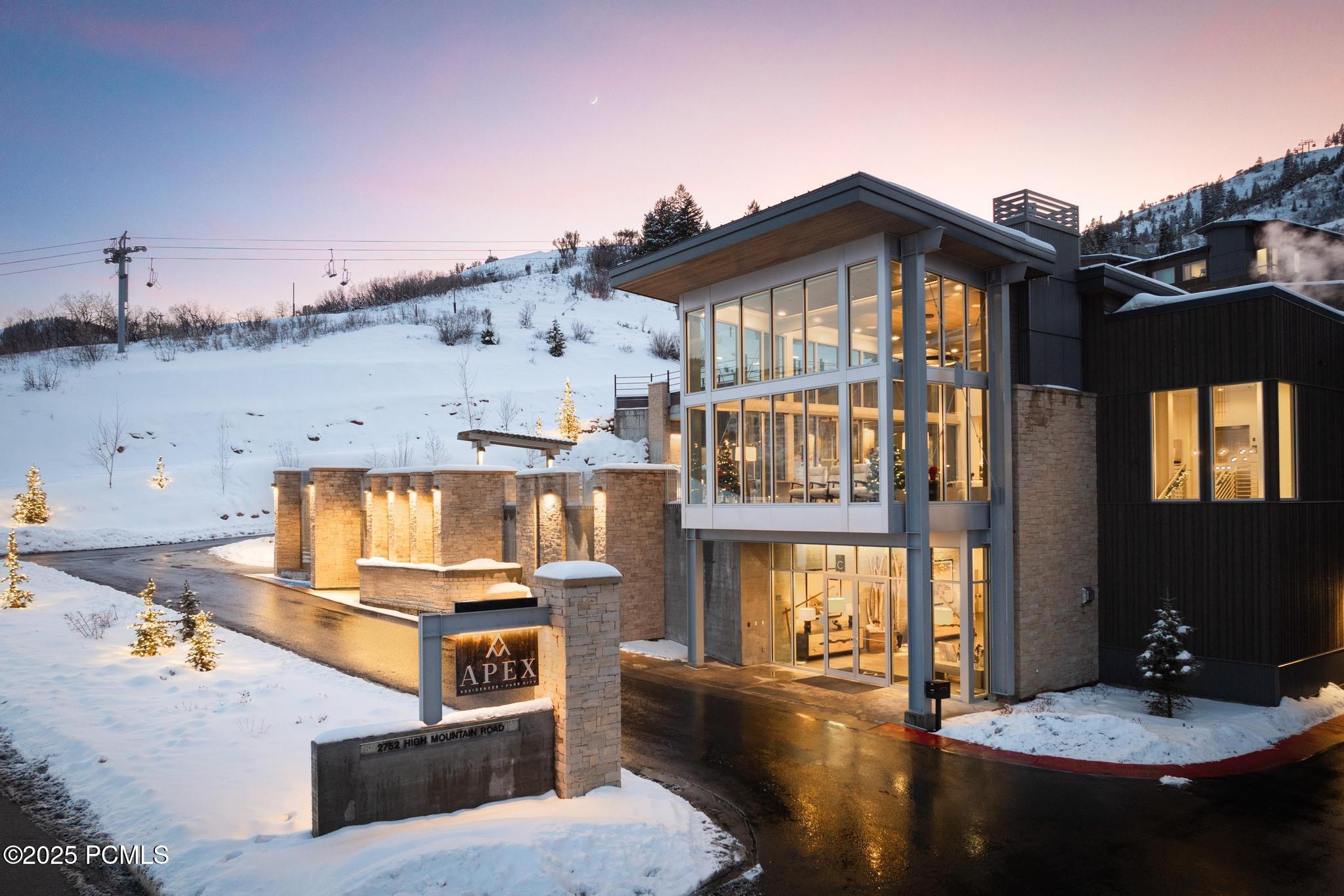 2752 W High Mountain Road, 203