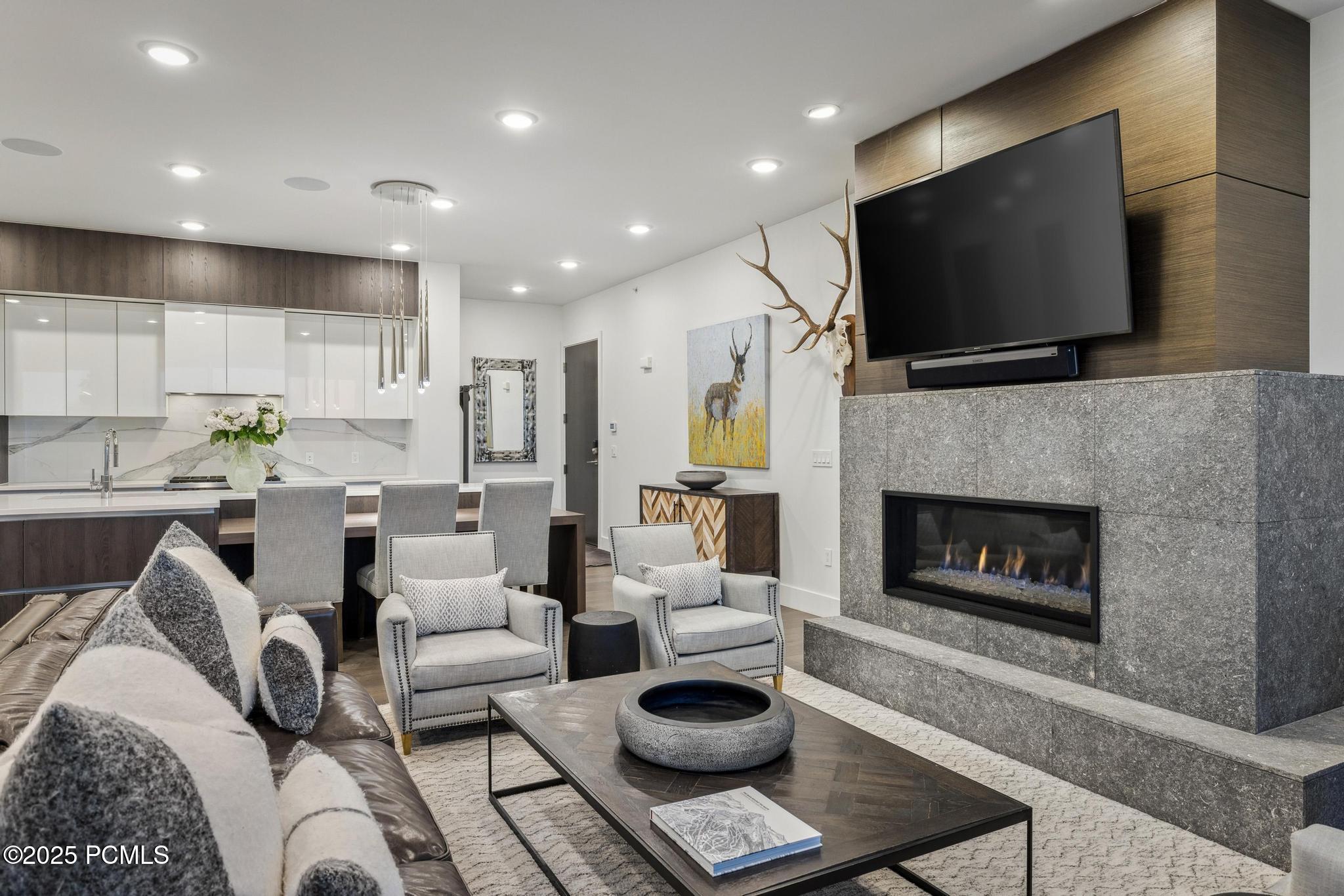 2752 W High Mountain Road, 203