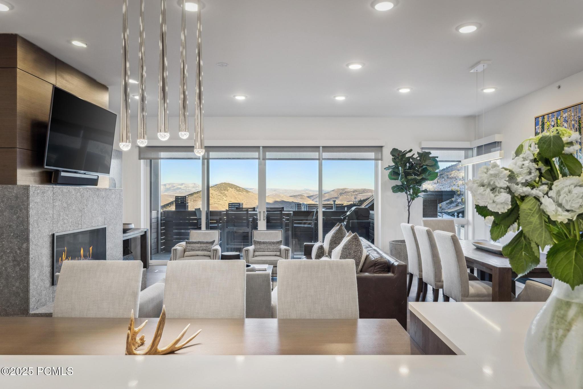 2752 W High Mountain Road, 203