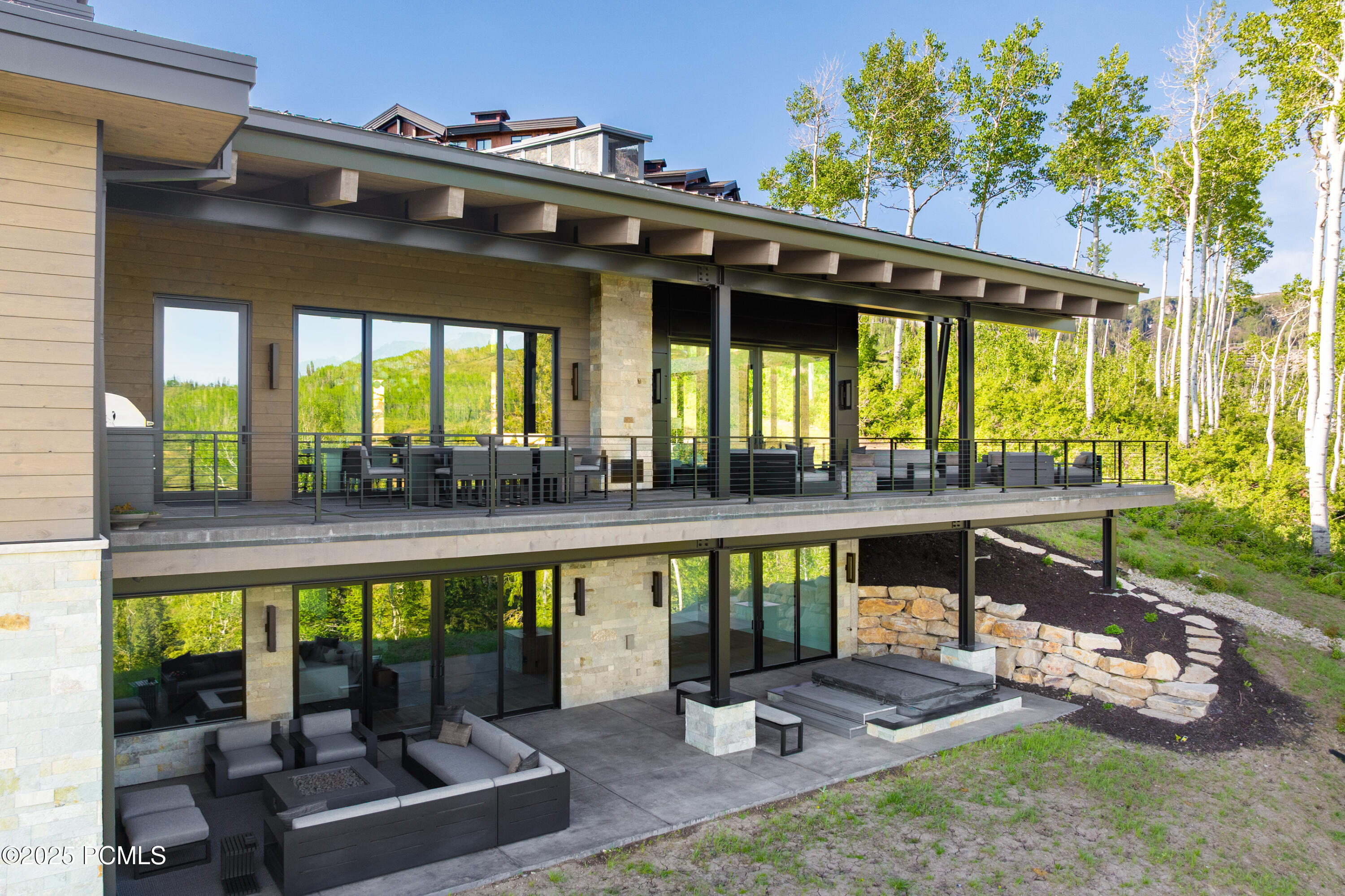 8903 Moonshadow Court
