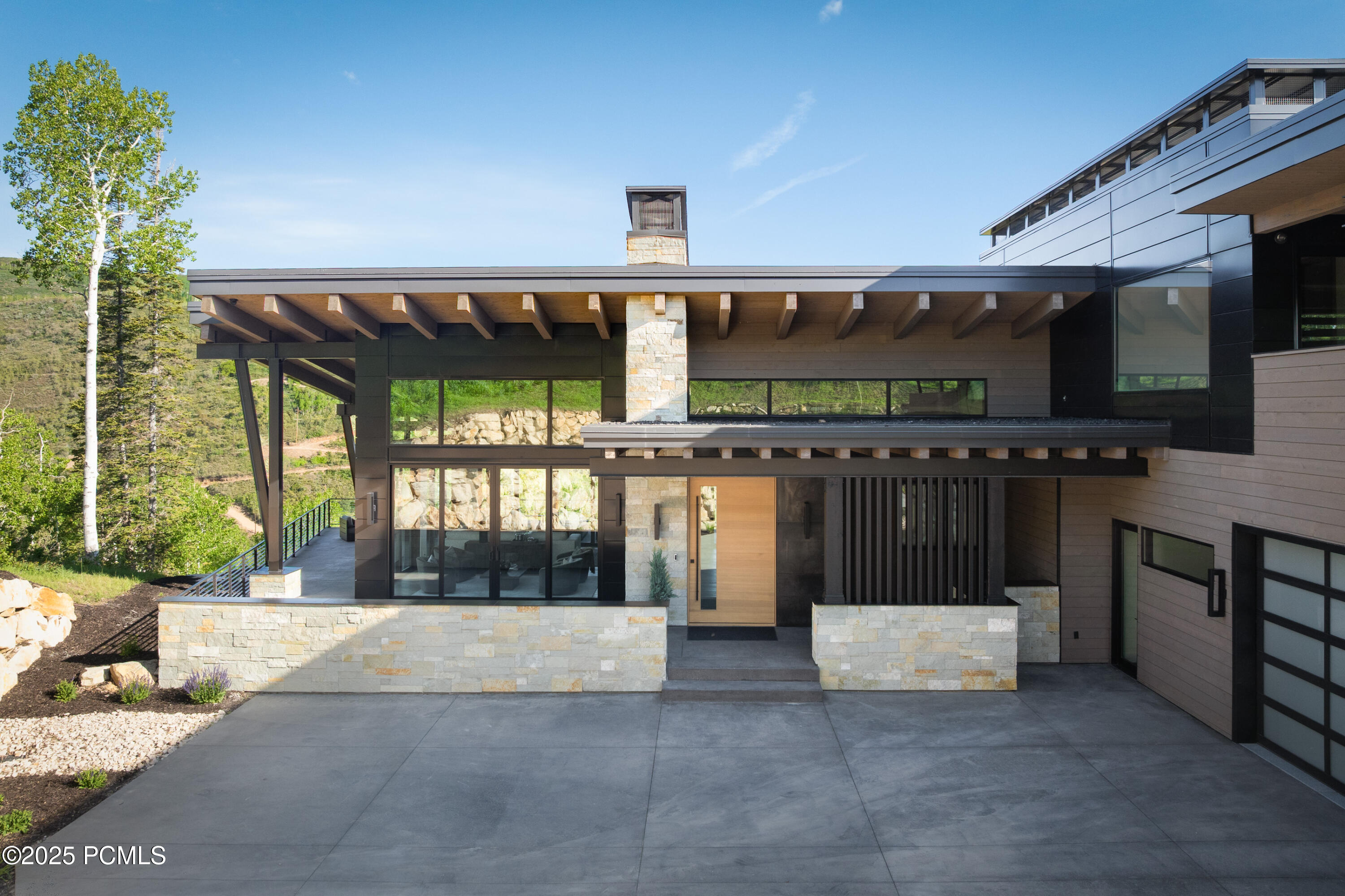 8903 Moonshadow Court