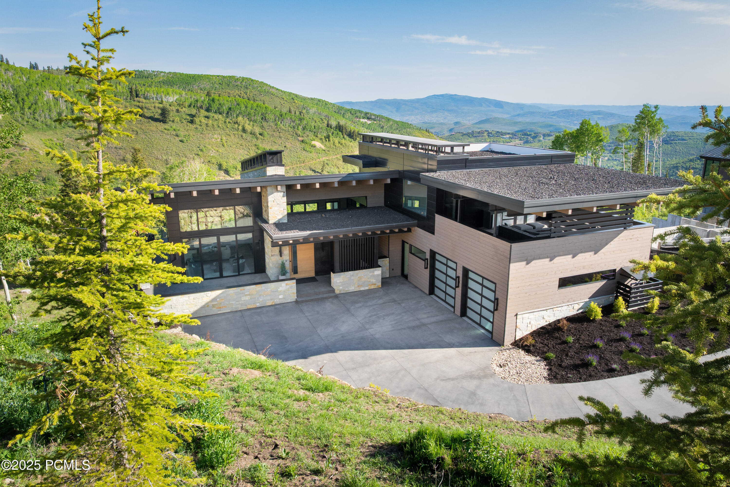 8903 Moonshadow Court