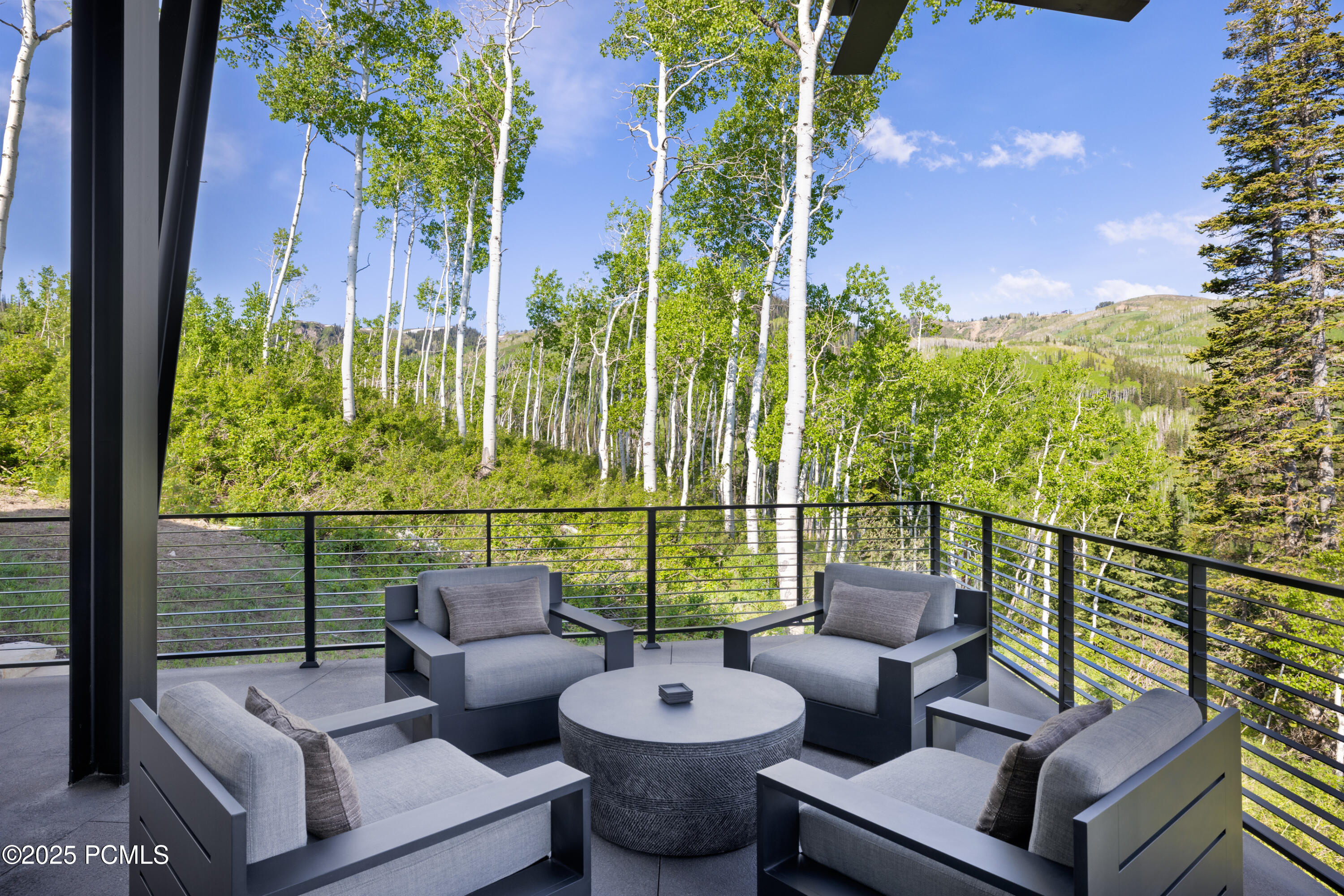 8903 Moonshadow Court
