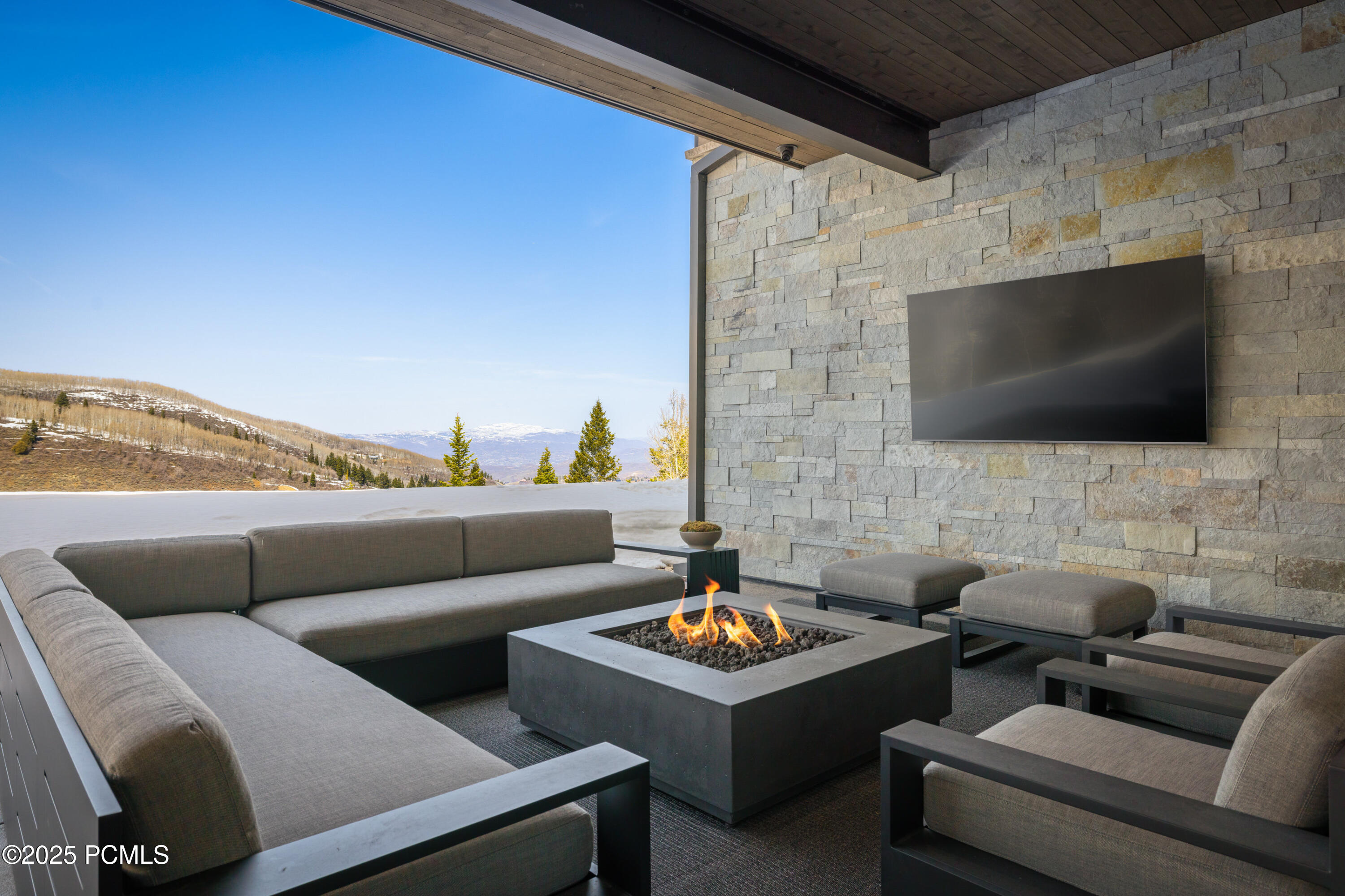 8903 Moonshadow Court