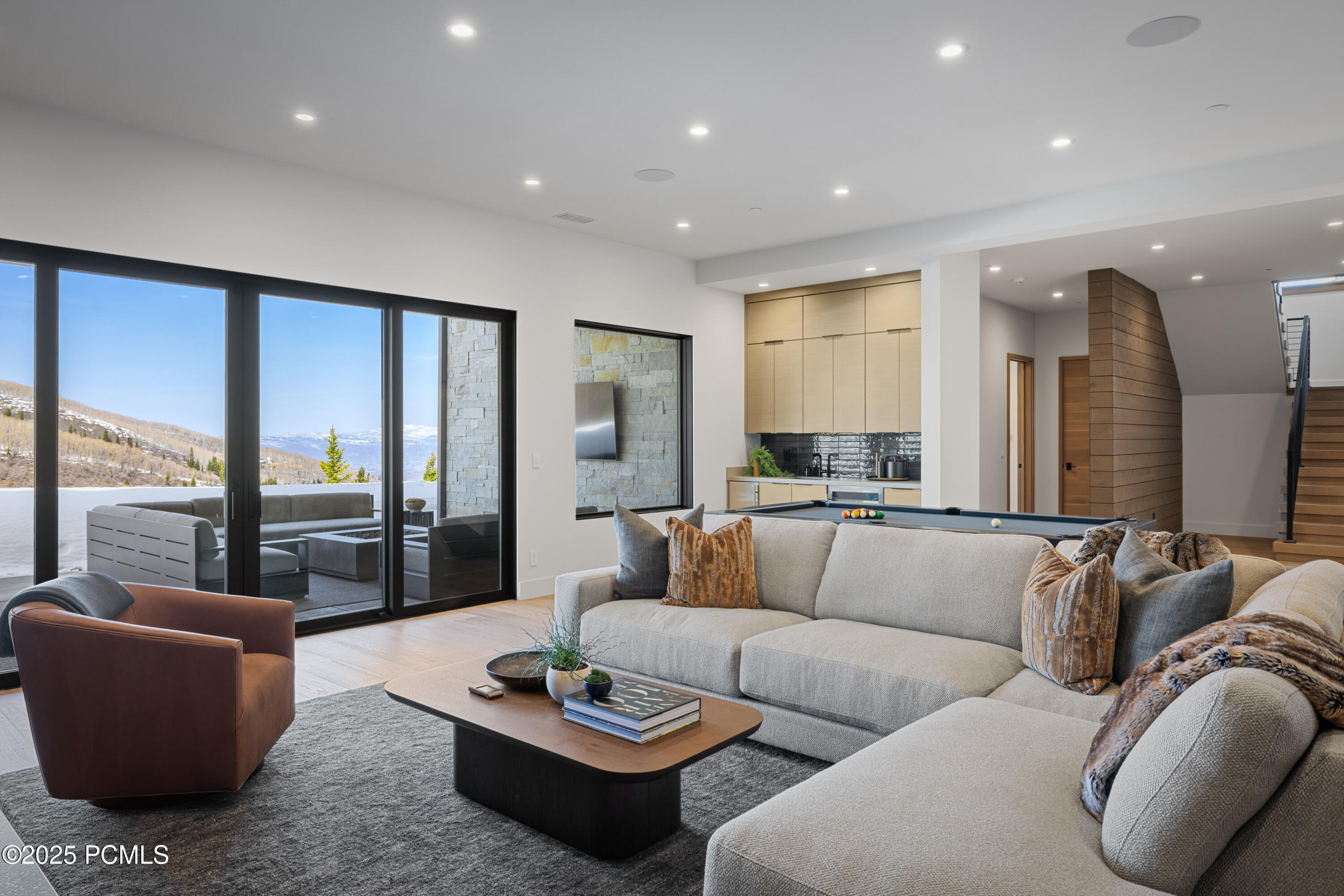 8903 Moonshadow Court