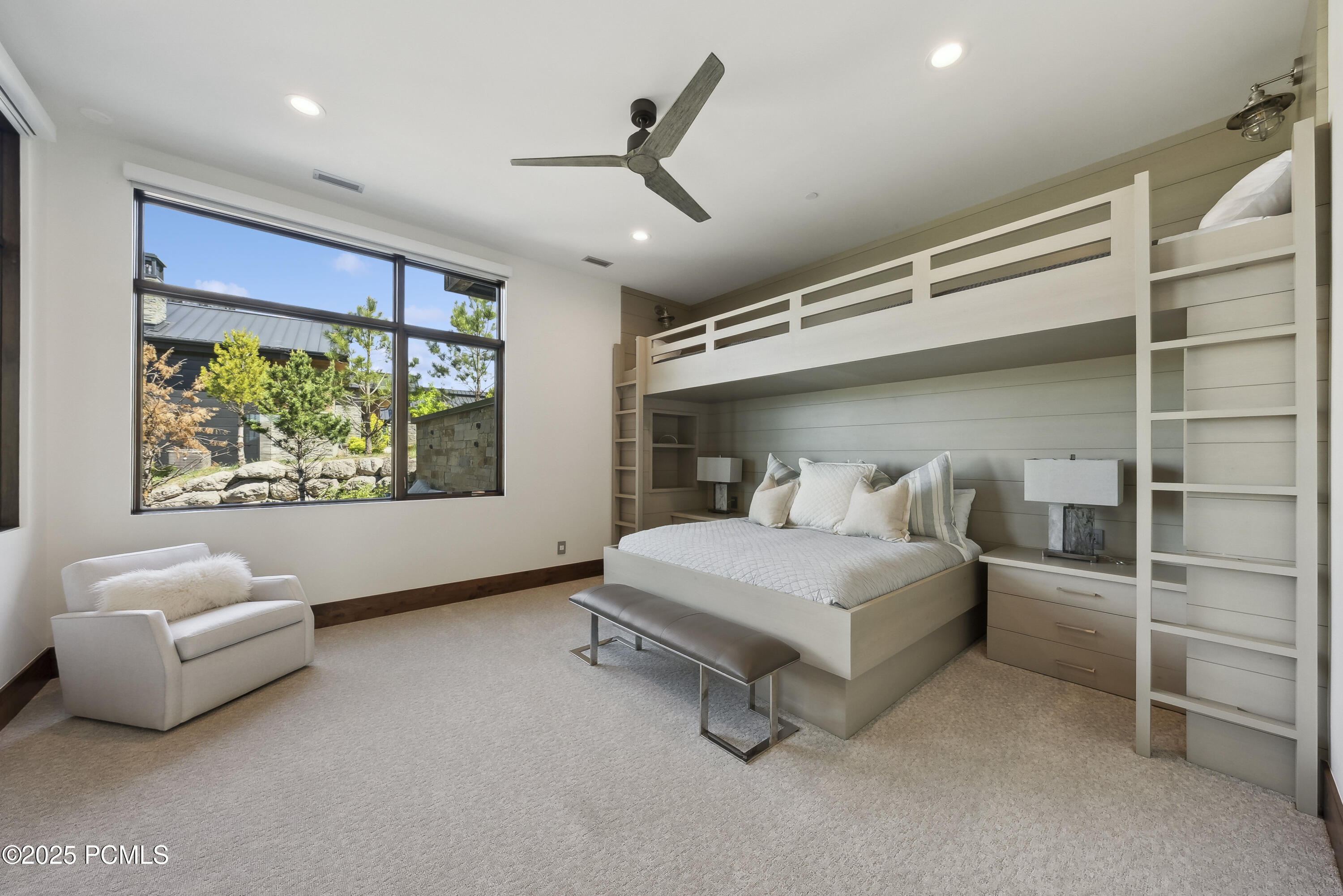 831 N Explorer Peak Drive