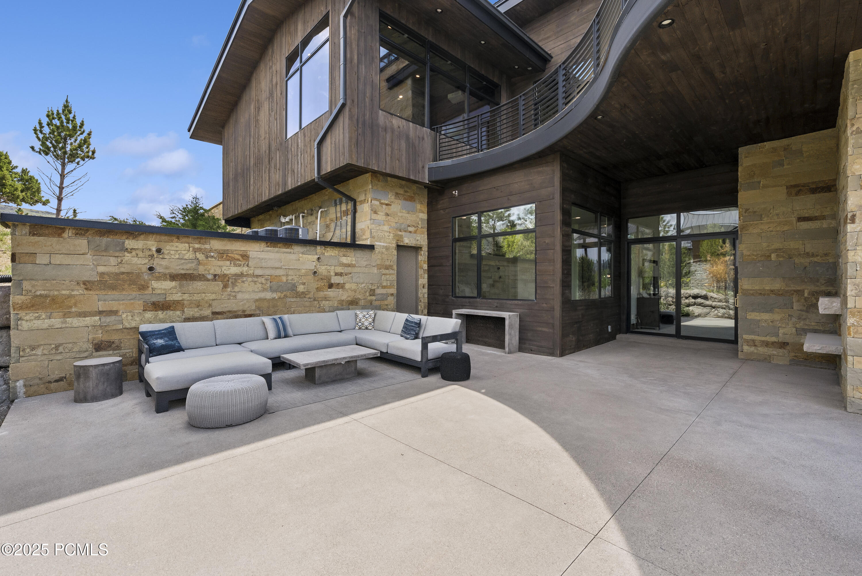 831 N Explorer Peak Drive