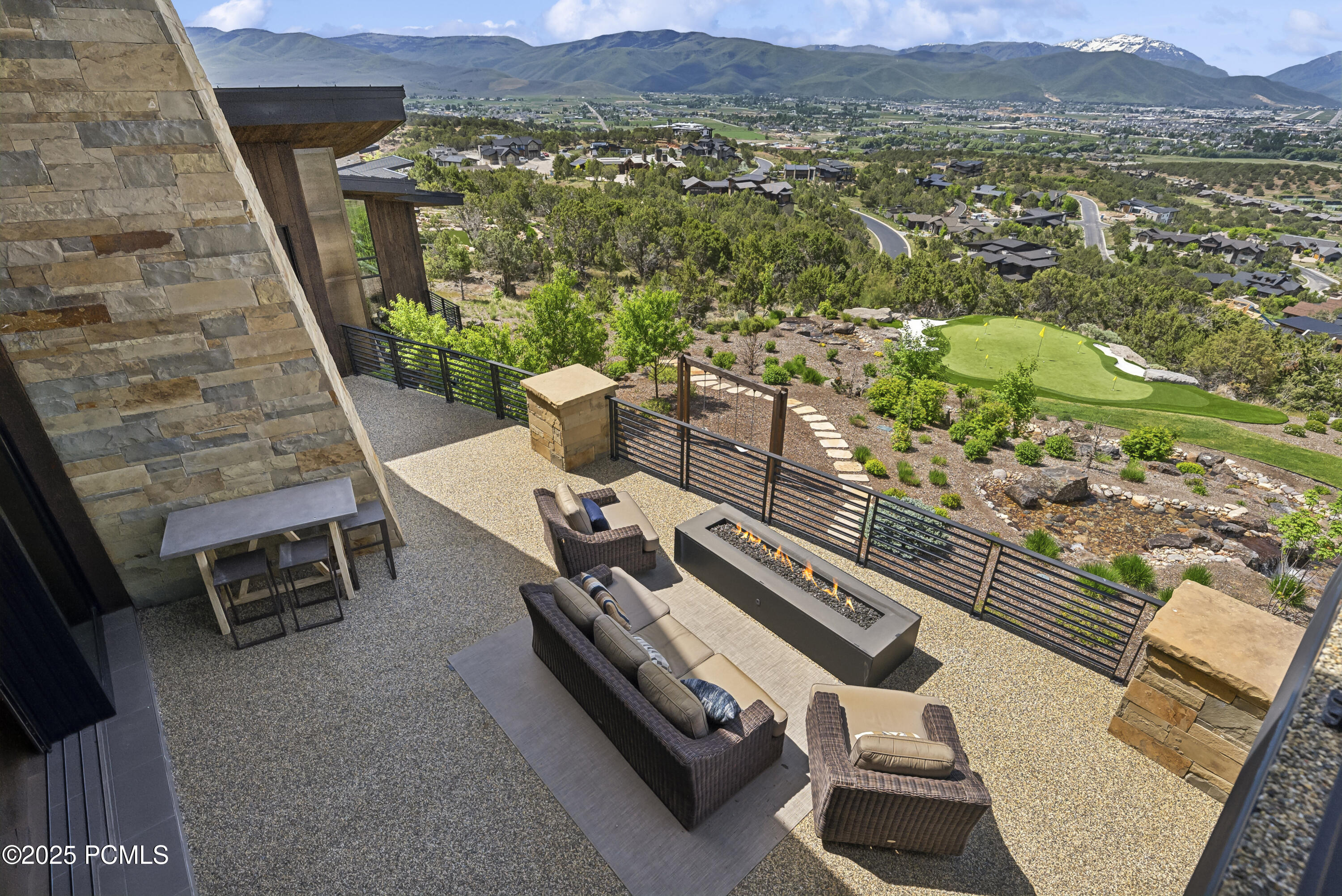 831 N Explorer Peak Drive