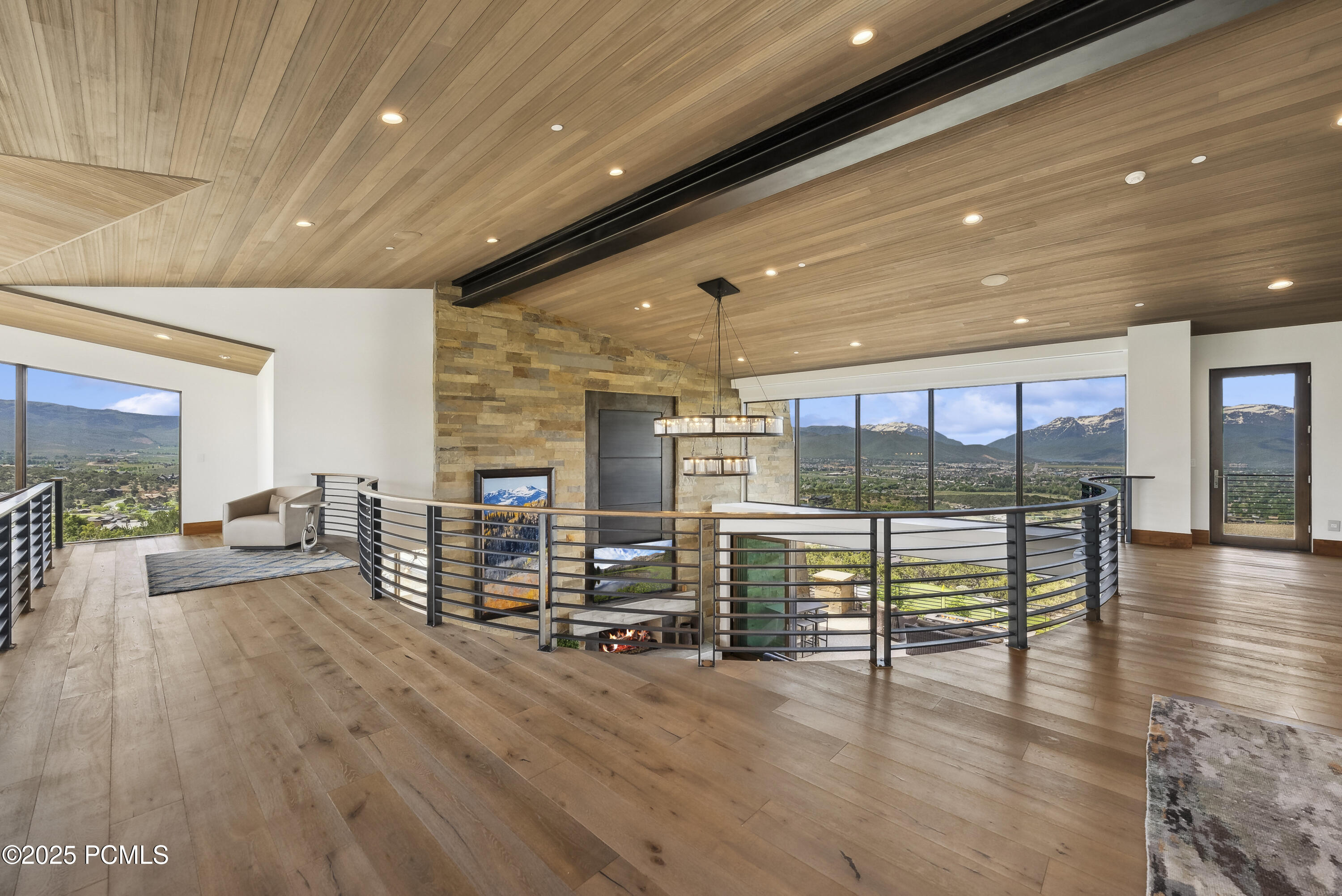 831 N Explorer Peak Drive