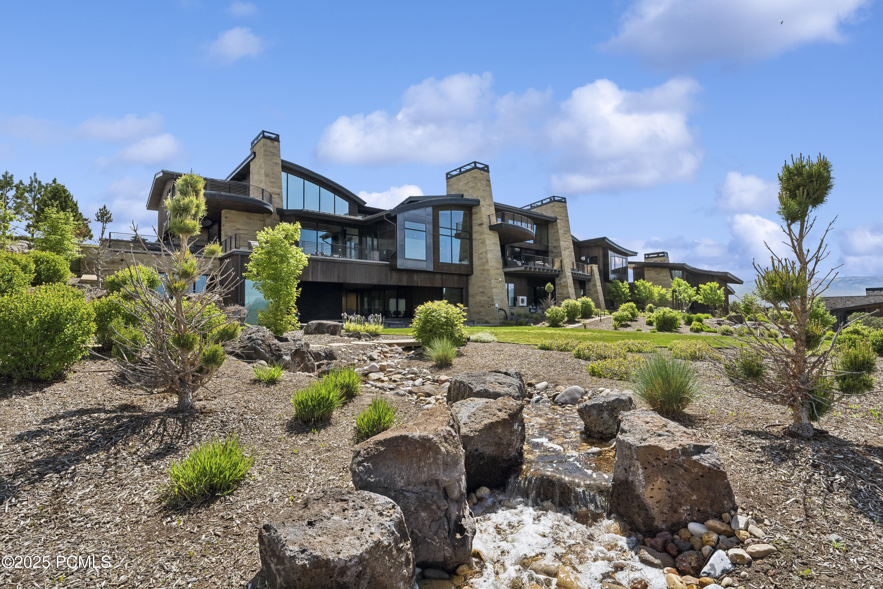 831 N Explorer Peak Drive