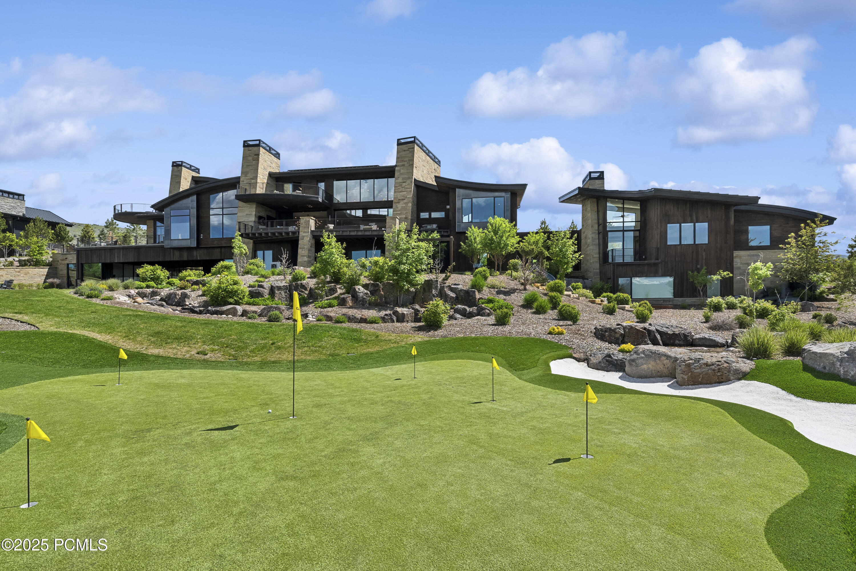 831 N Explorer Peak Drive